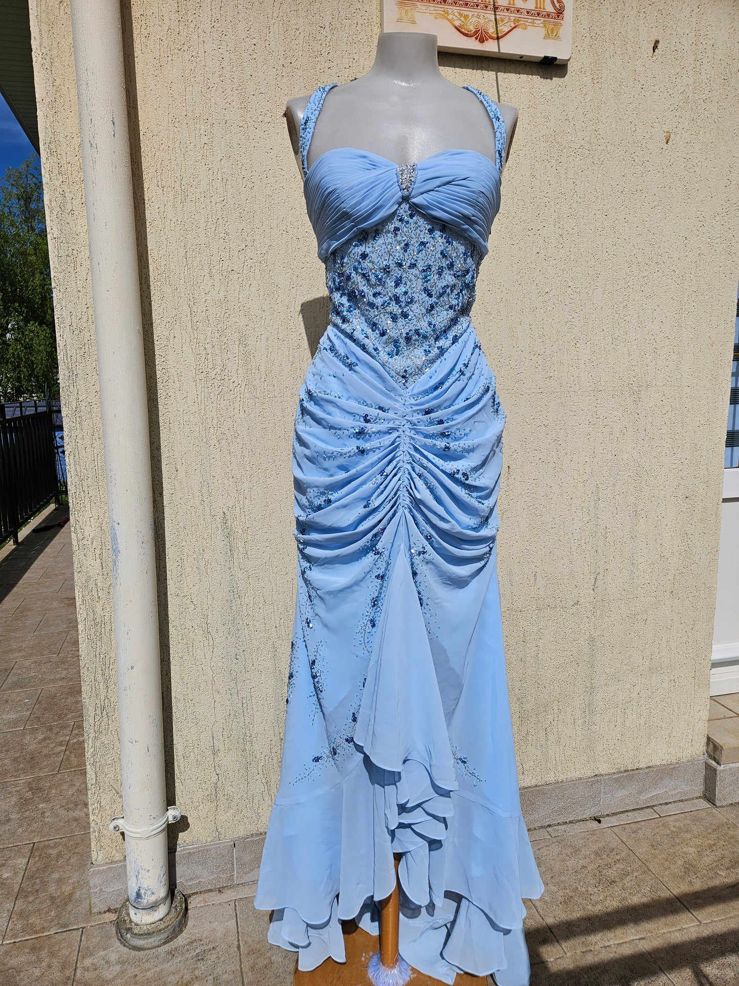 Robe dos nu brodée bleue