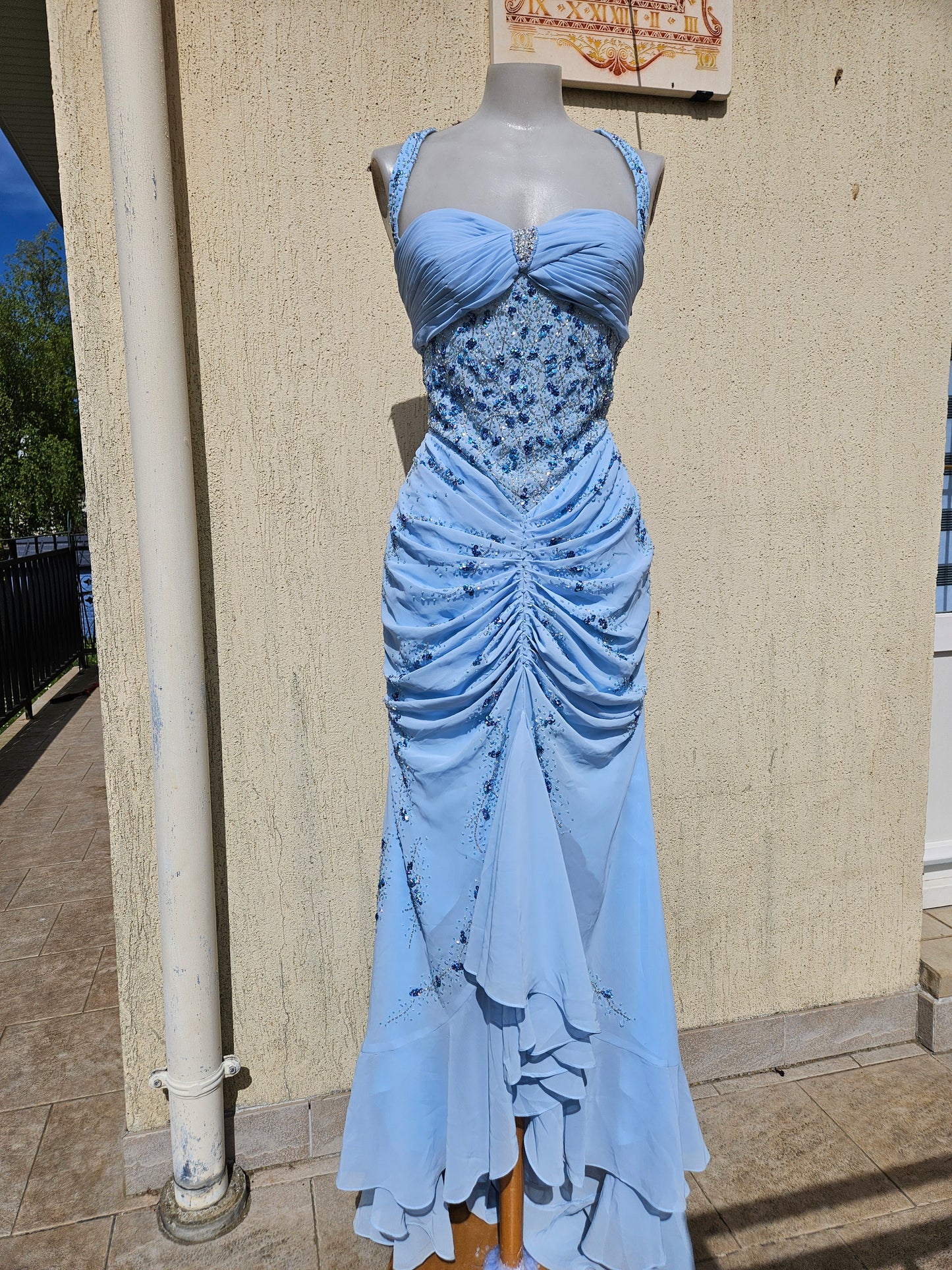 Robe dos nu brodée bleue
