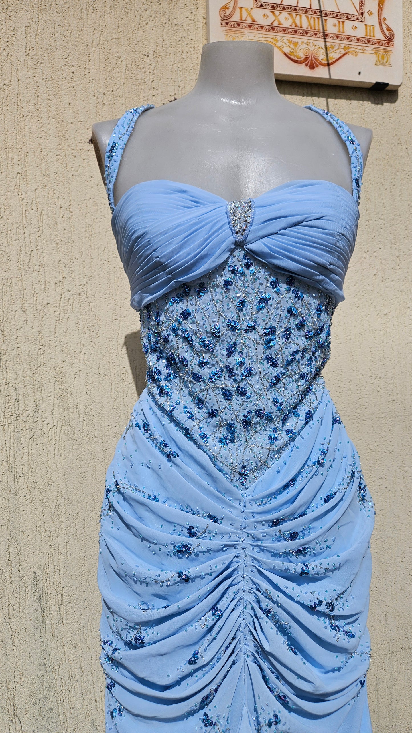 Robe dos nu brodée bleue