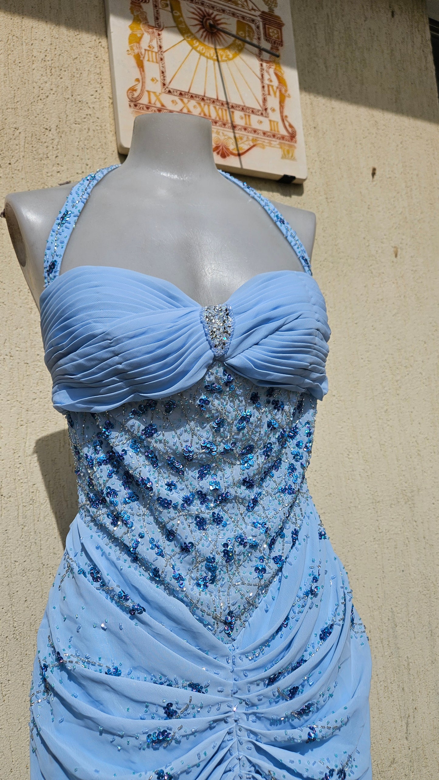 Robe dos nu brodée bleue