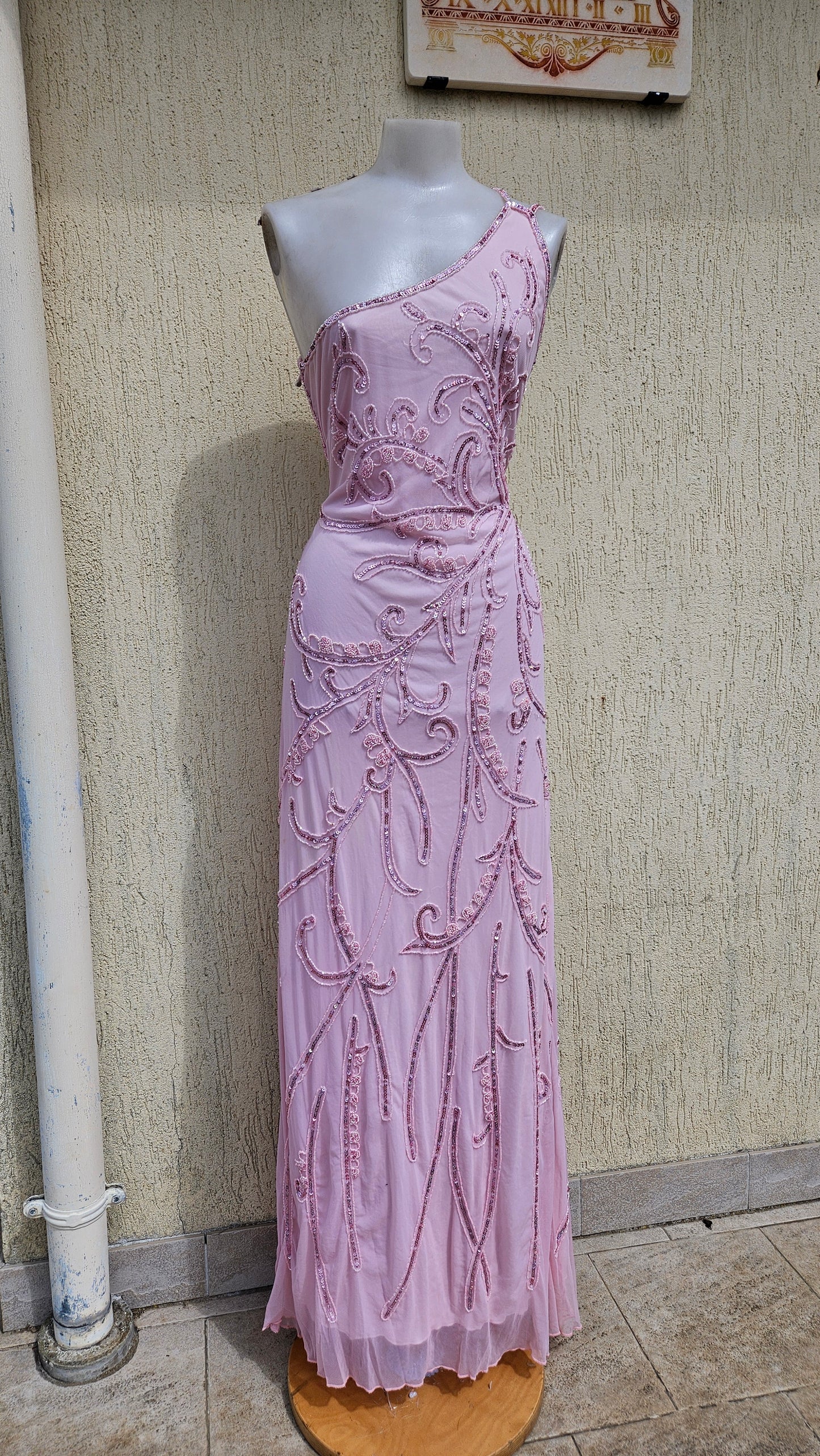Robe en voile brodé rose
