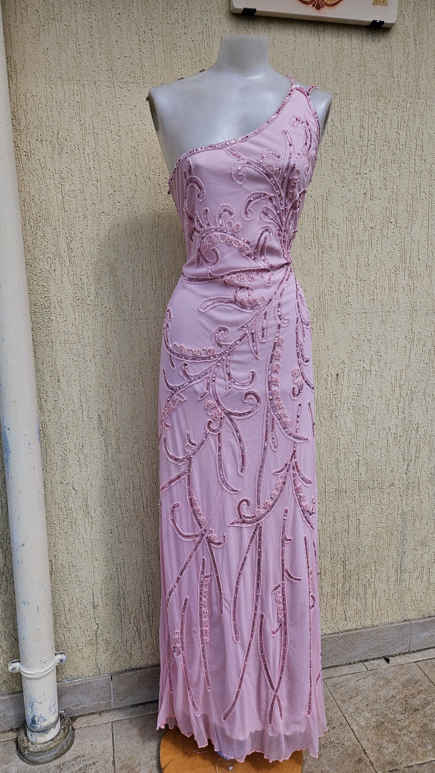 Robe en voile brodé rose