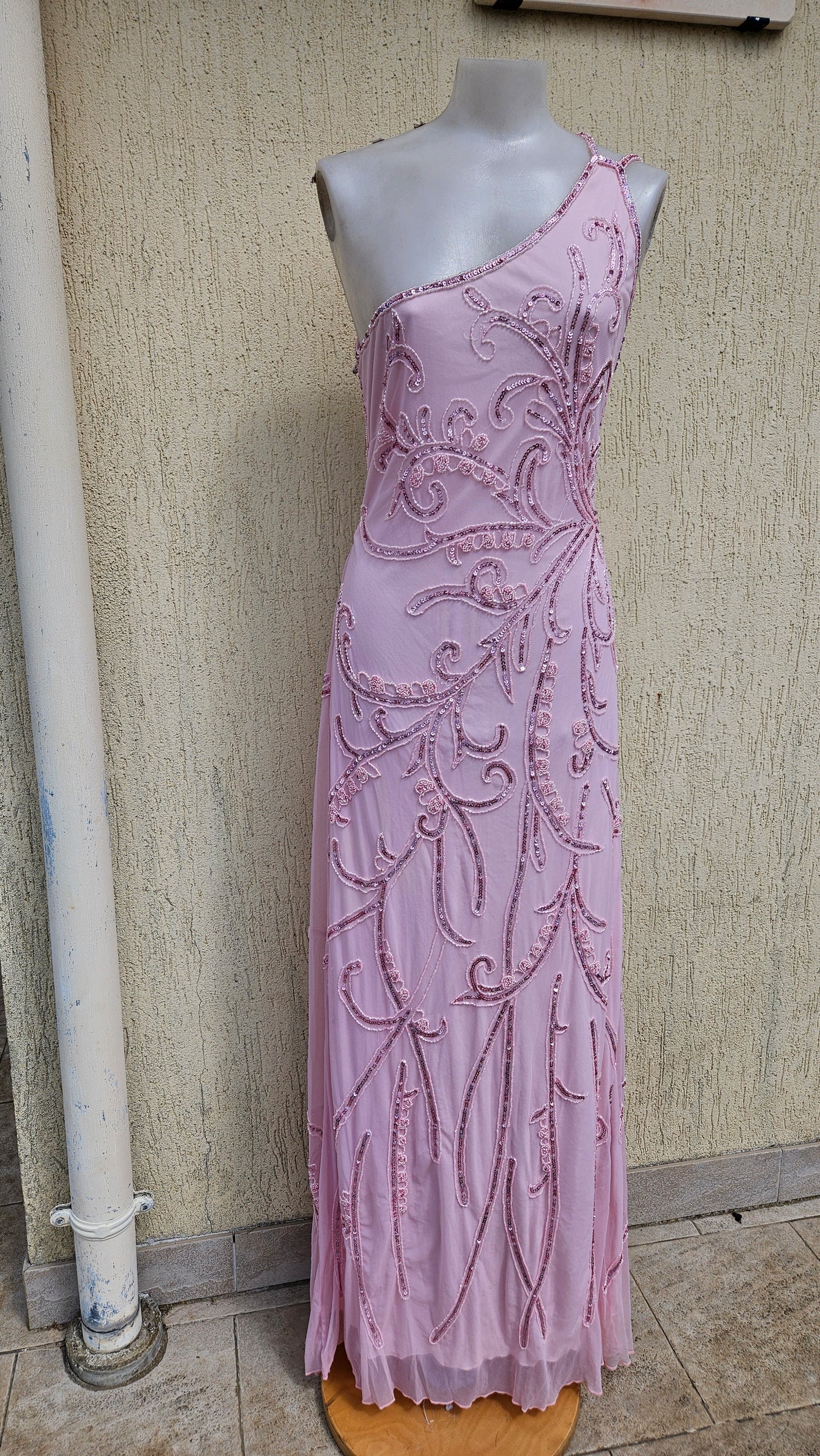 Robe en voile brodé rose