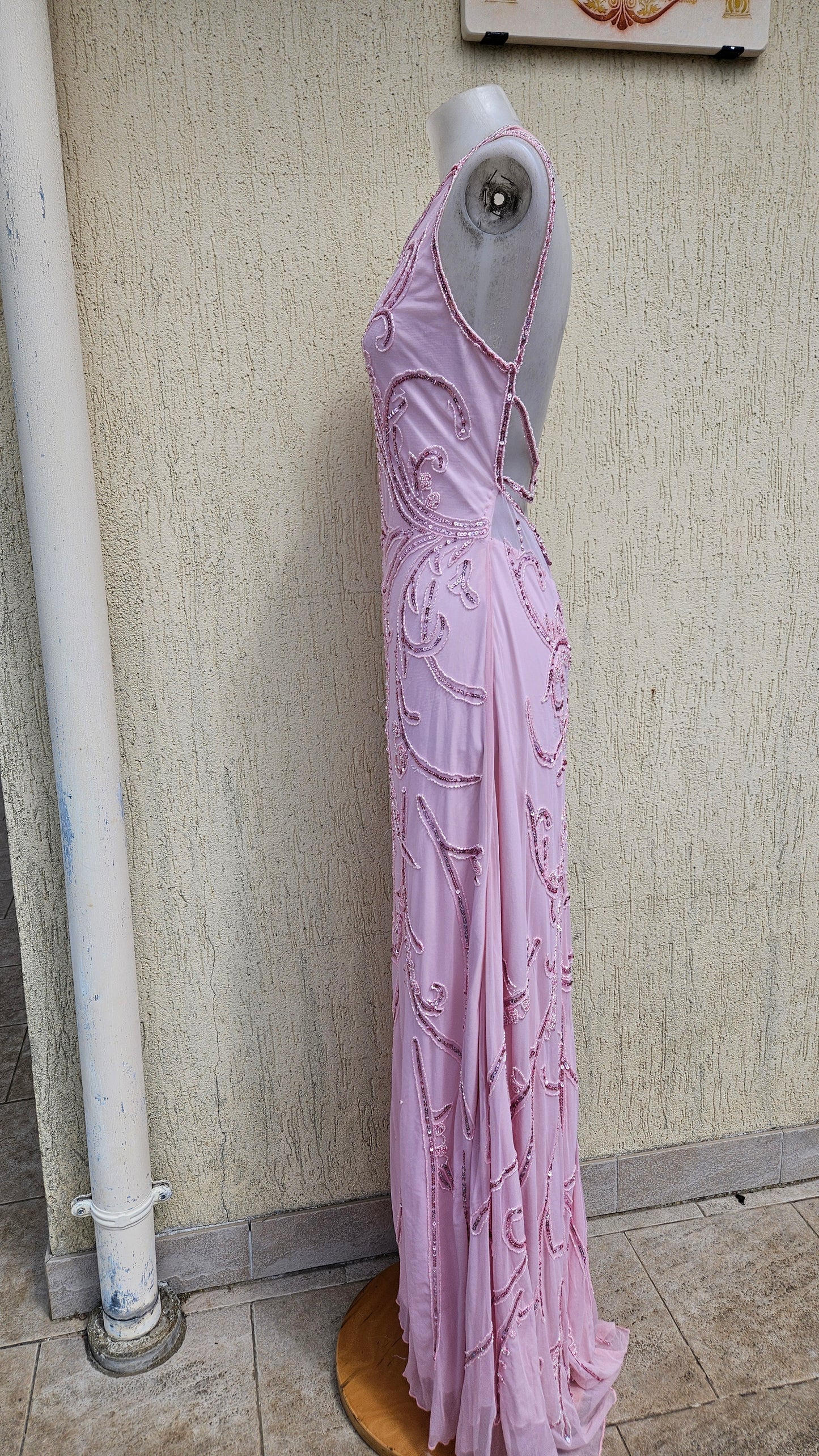 Robe en voile brodé rose