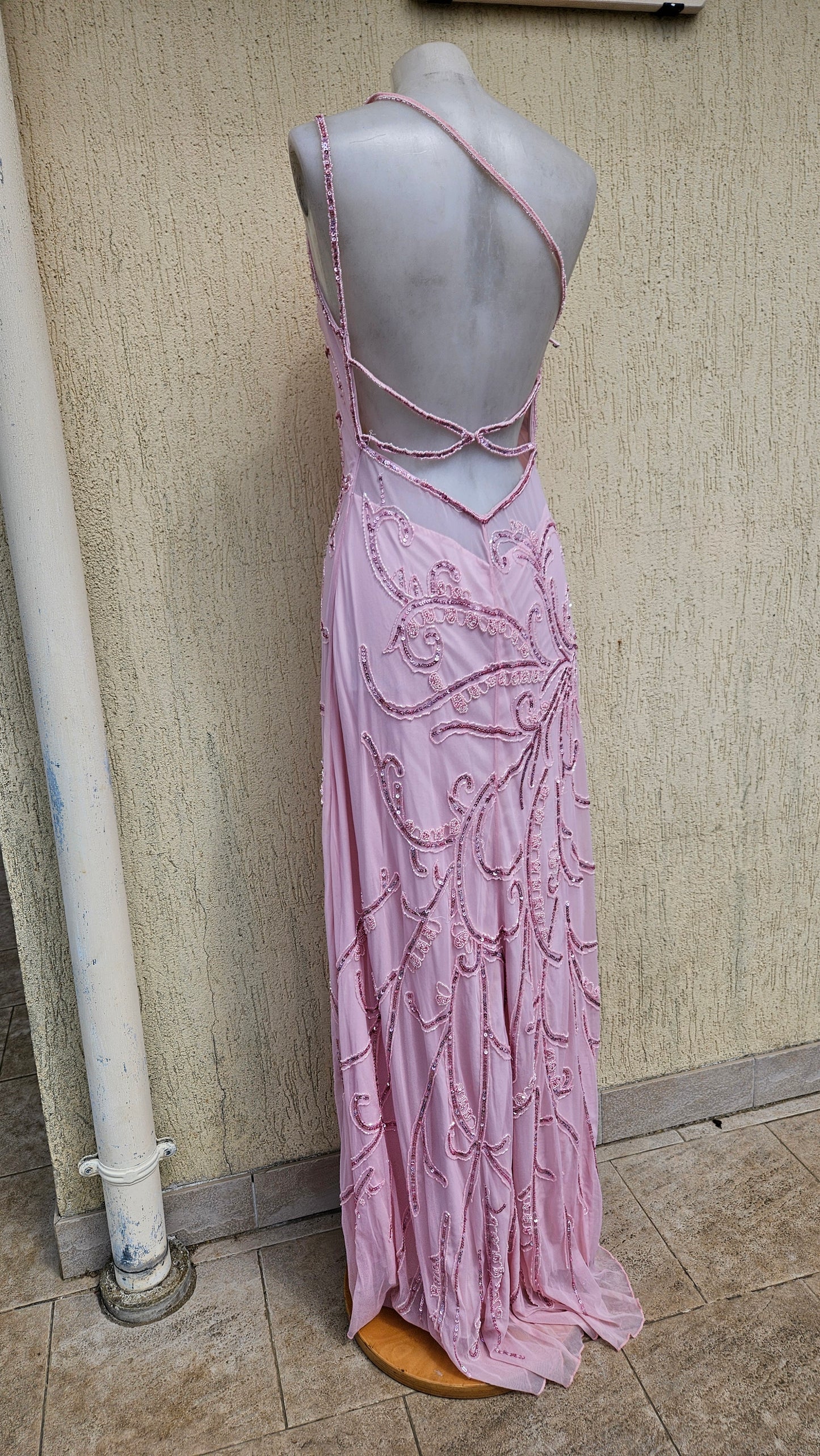 Robe en voile brodé rose