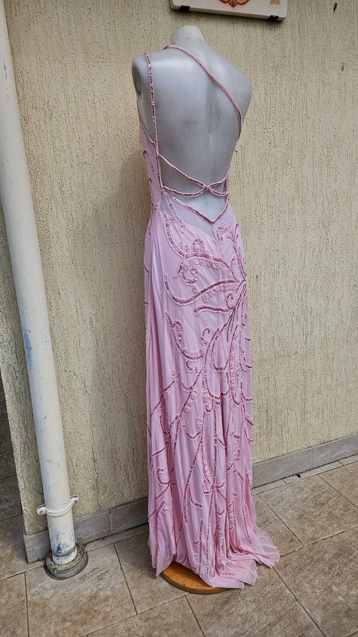 Robe en voile brodé rose