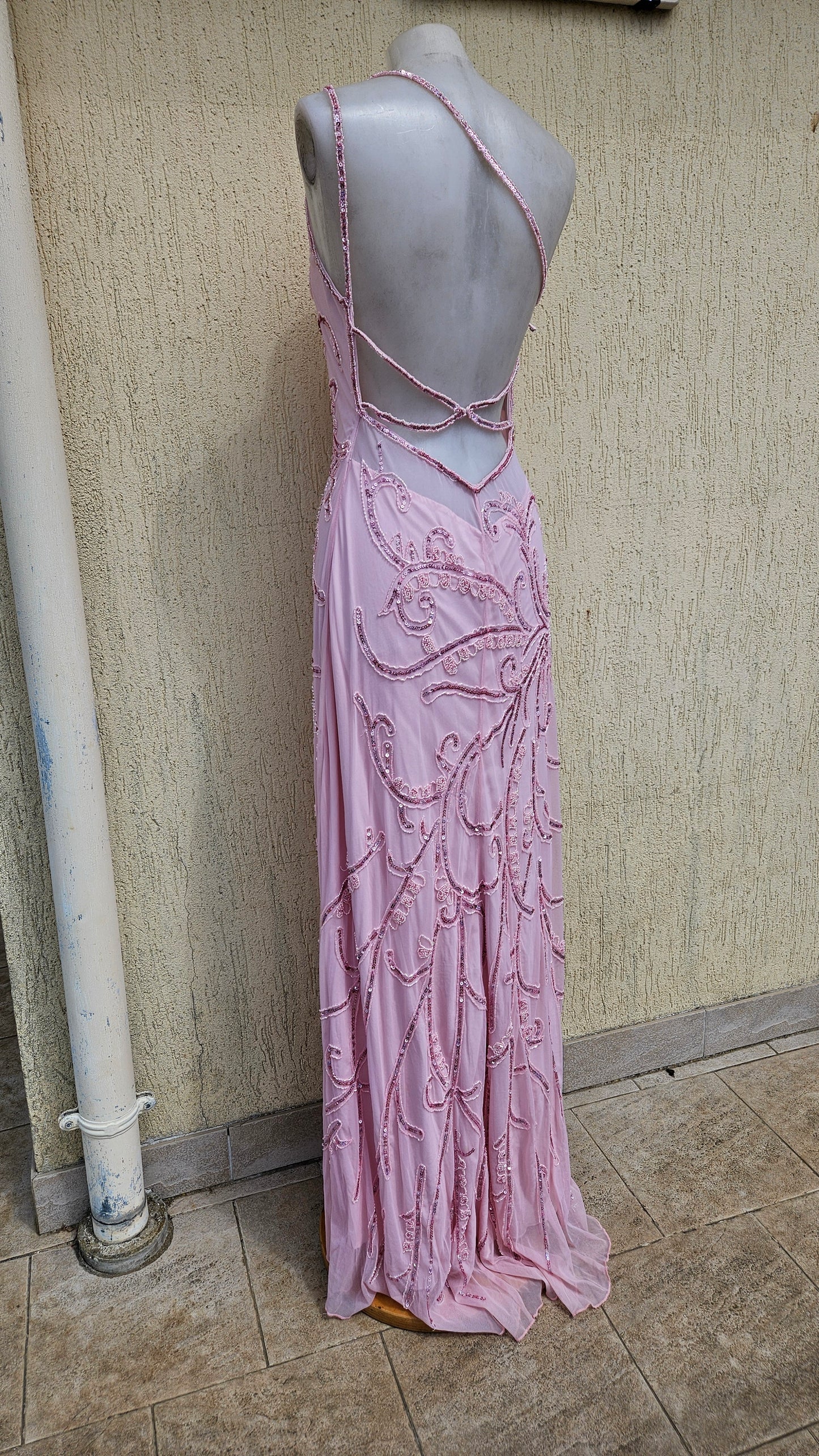 Robe en voile brodé rose