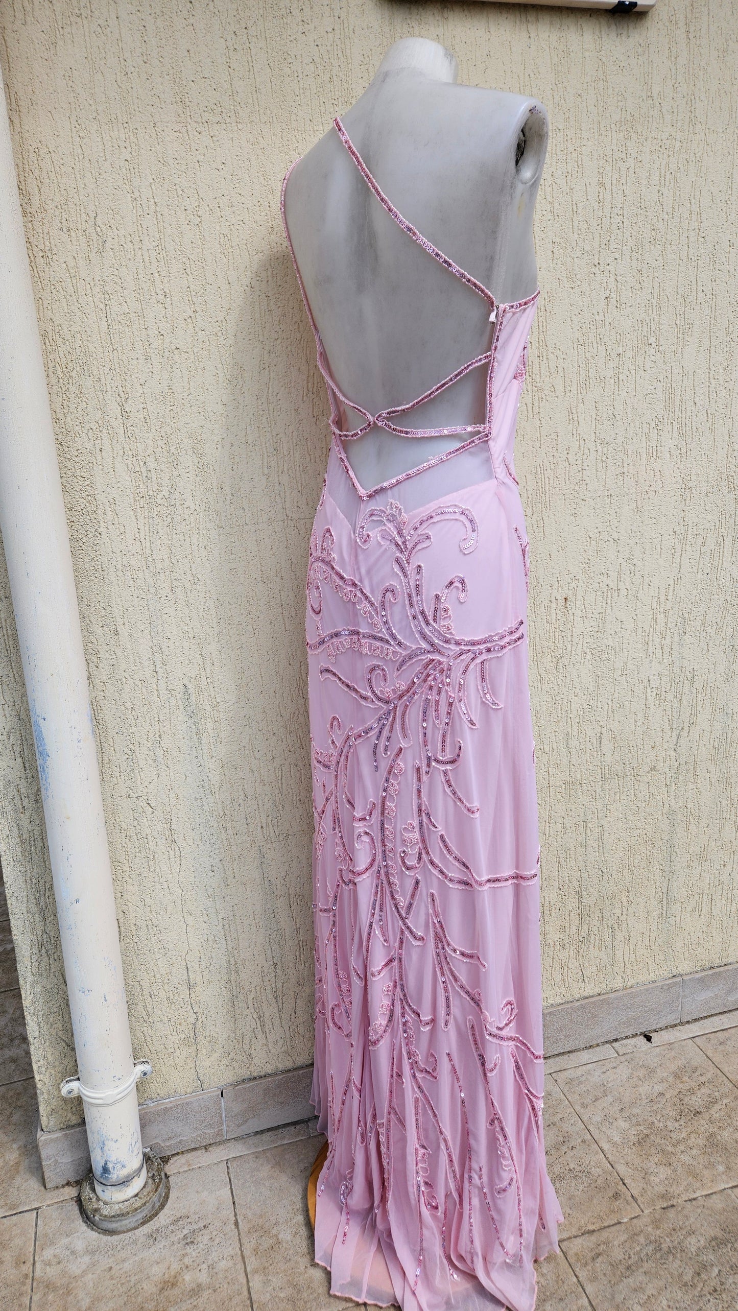 Robe en voile brodé rose