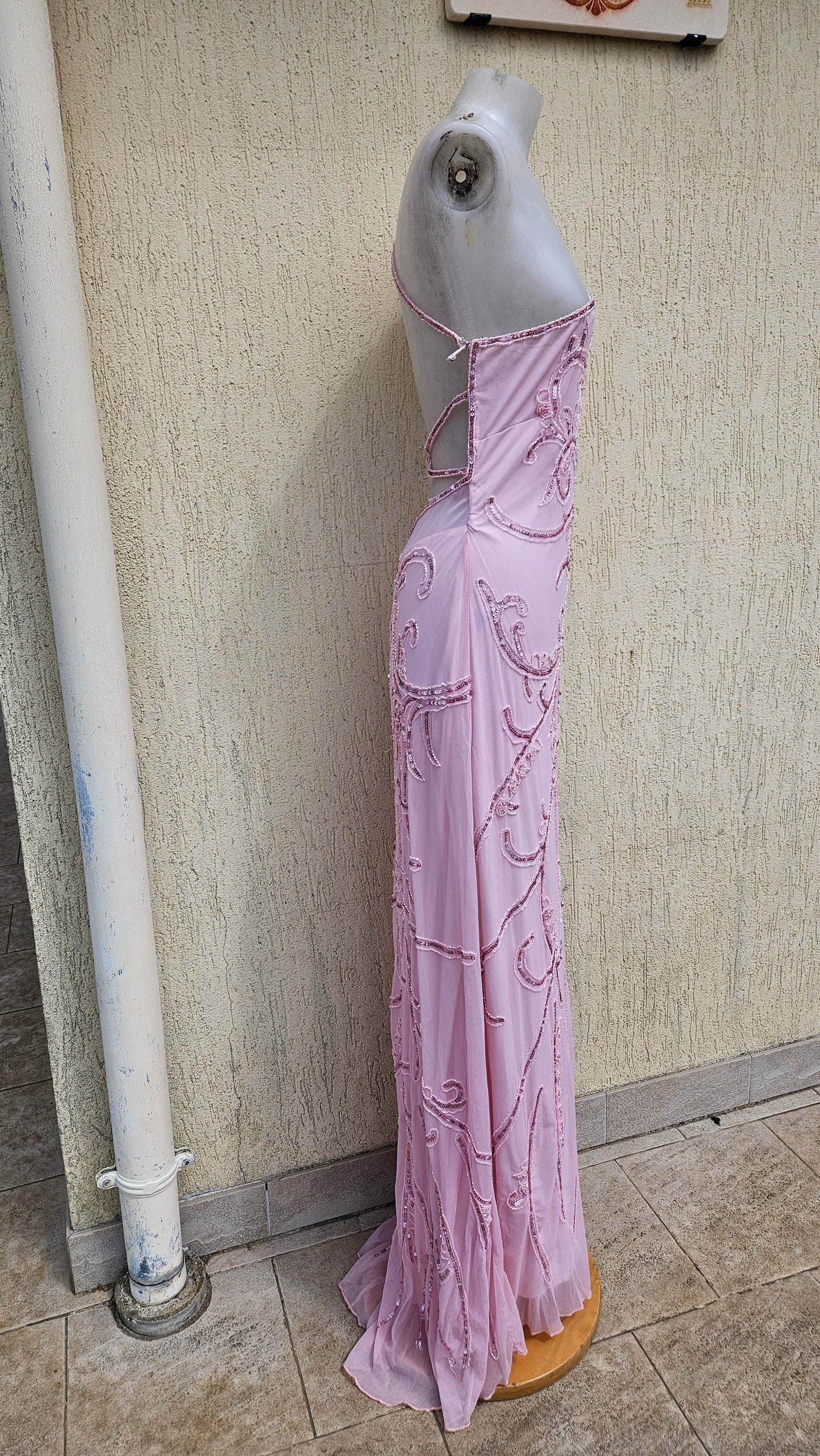 Robe en voile brodé rose