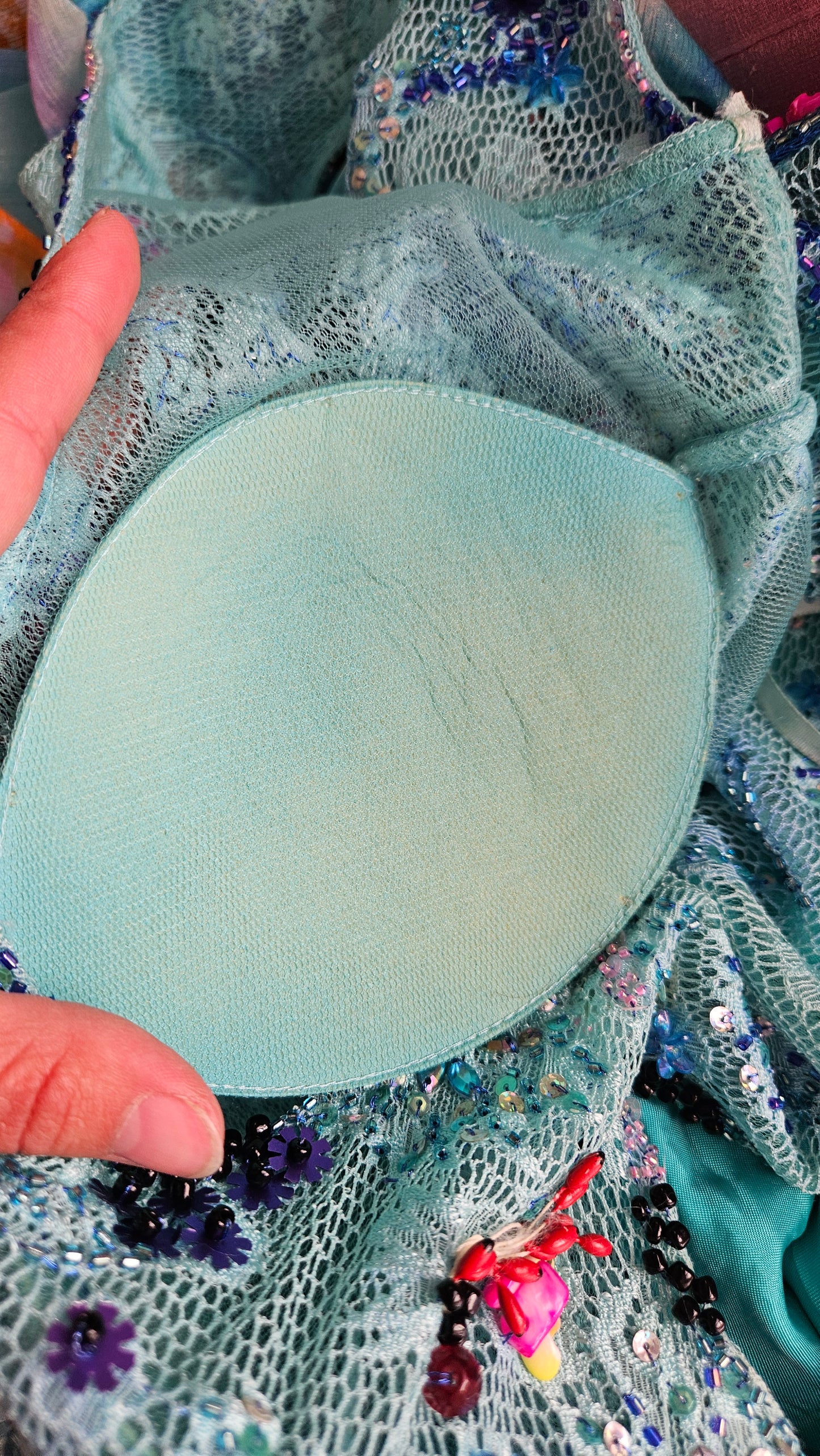 Vestido de seda azul bordado
