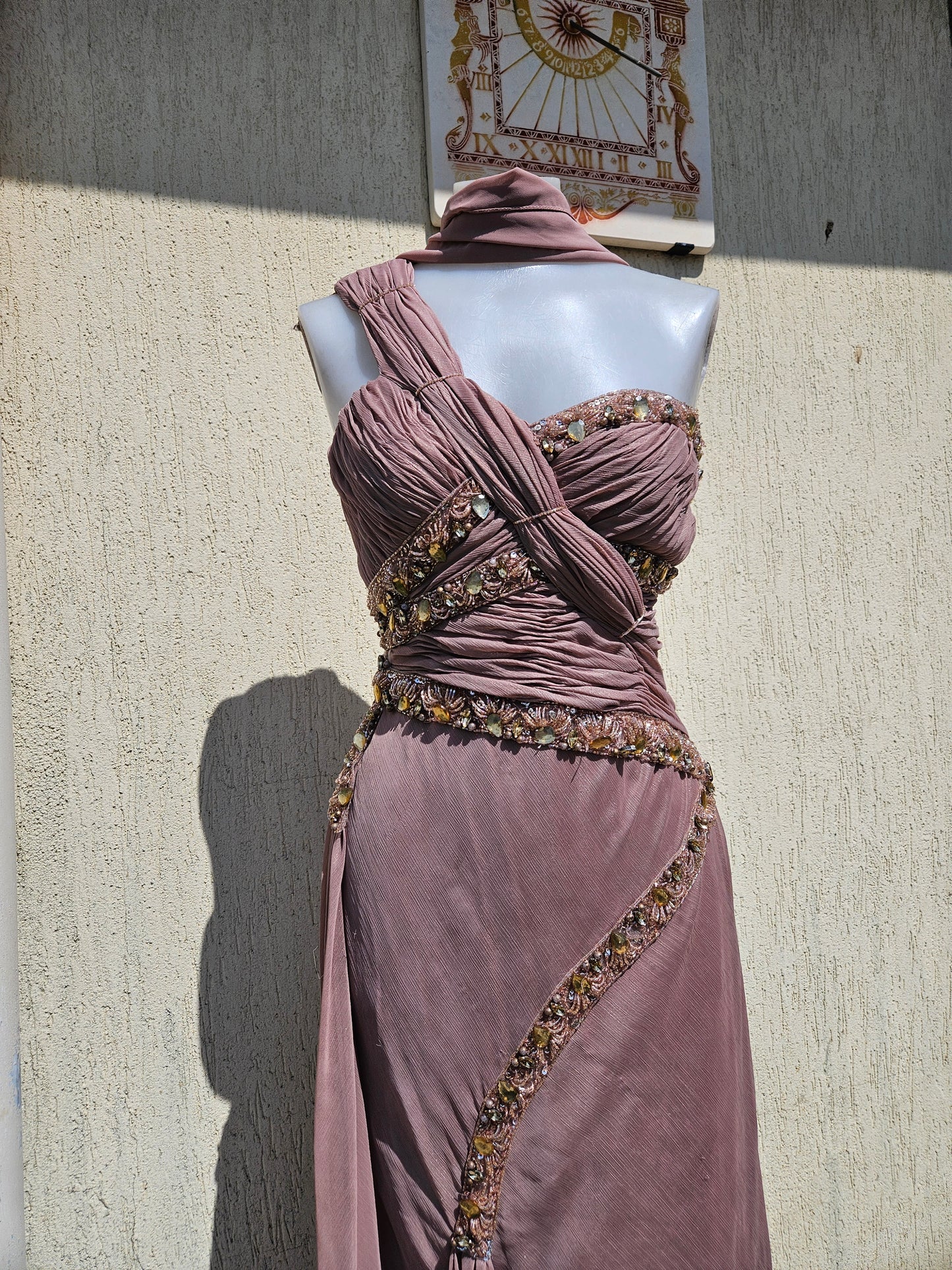Vestido de noche rosa bordado