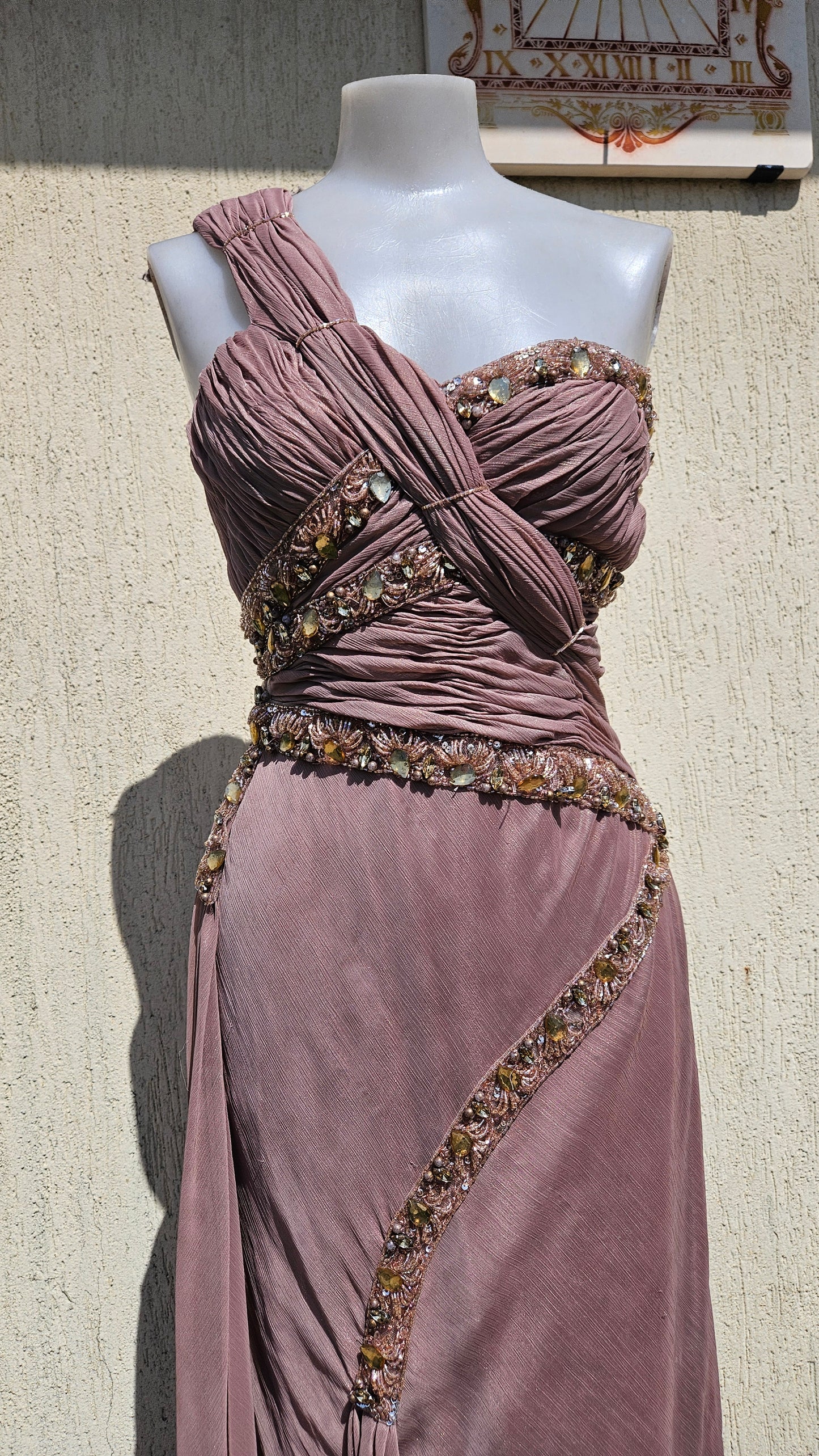 Vestido de noche rosa bordado