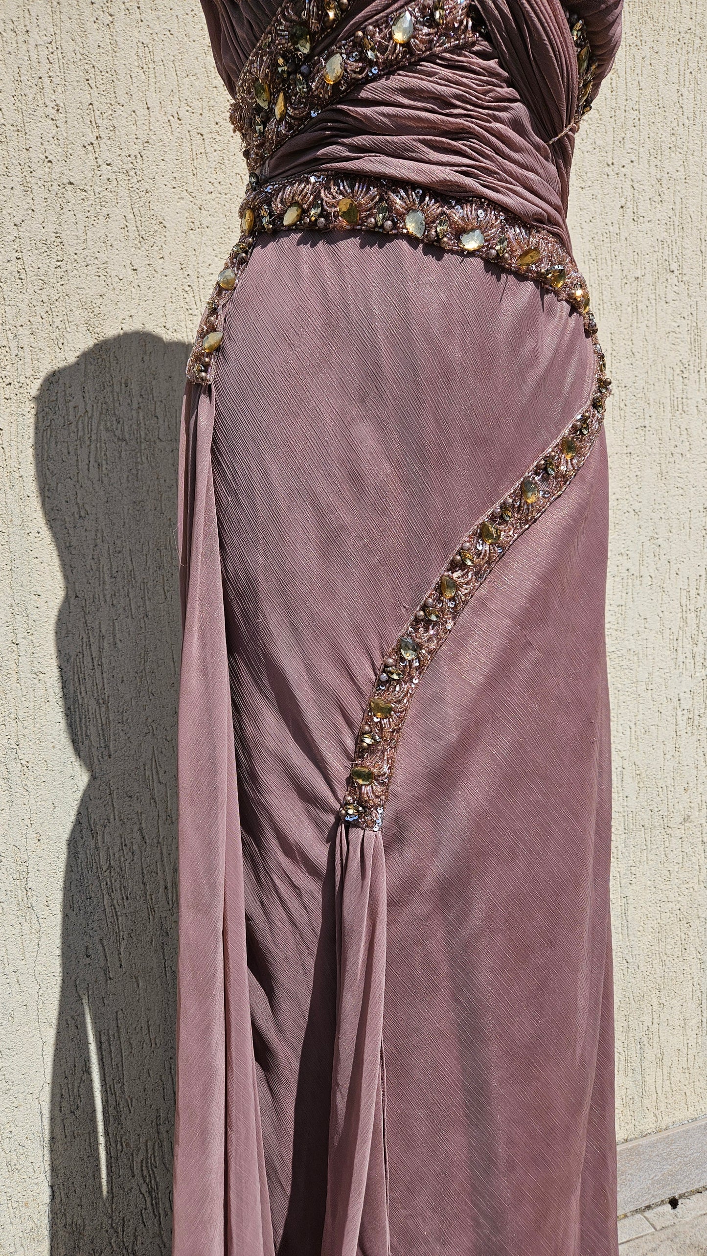 Vestido de noche rosa bordado