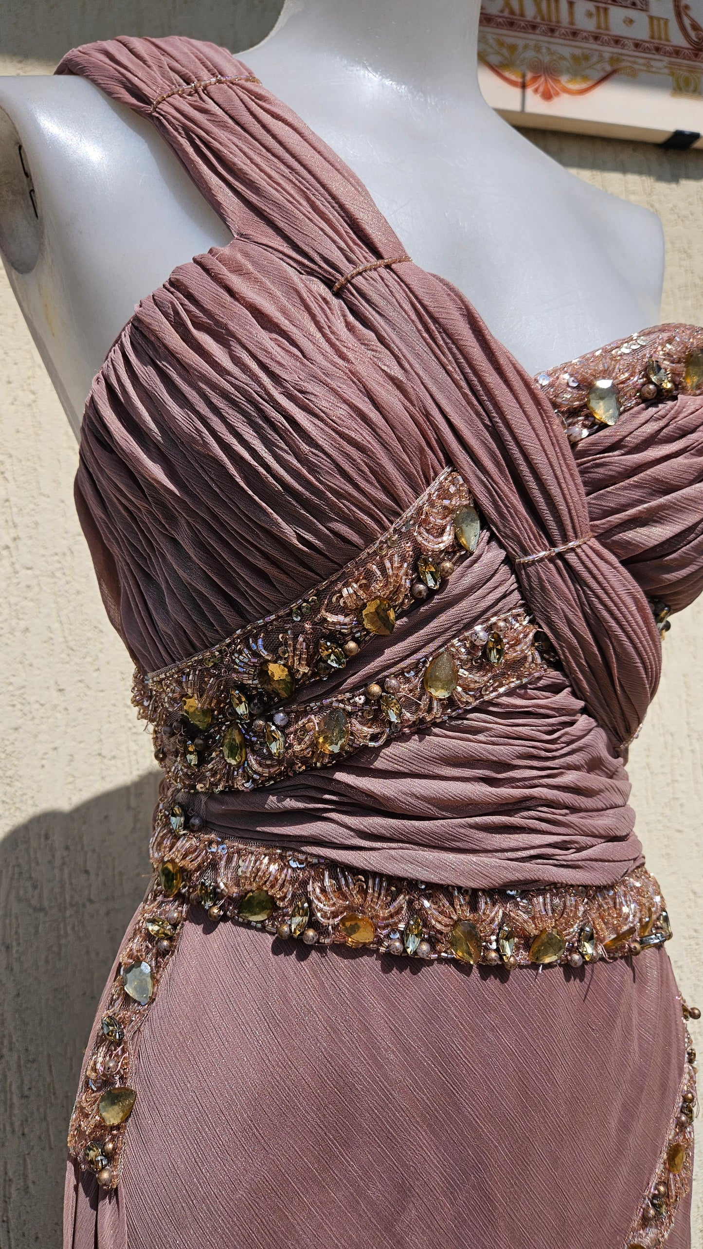 Vestido de noche rosa bordado