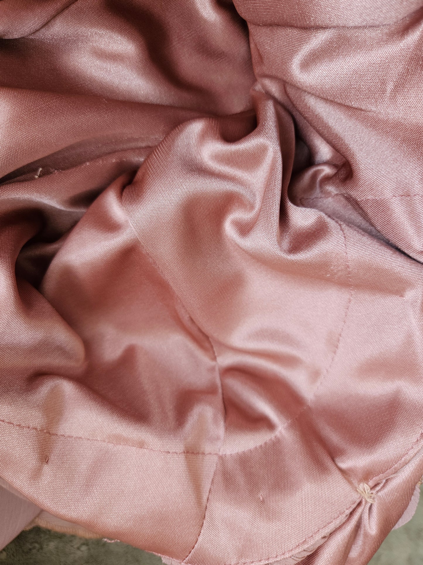 Vestido de noche rosa bordado