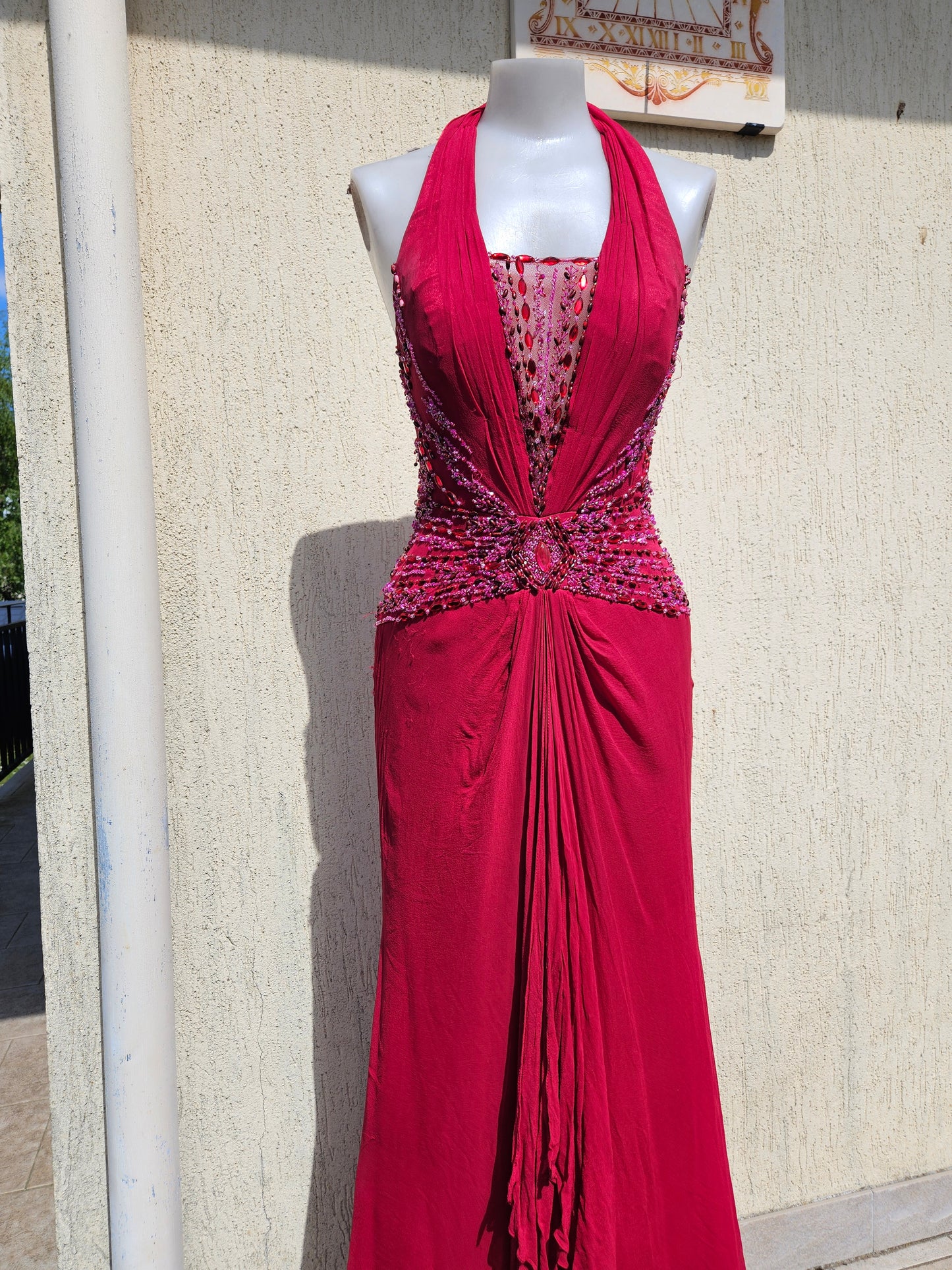Vestido fucsia de seda bordada
