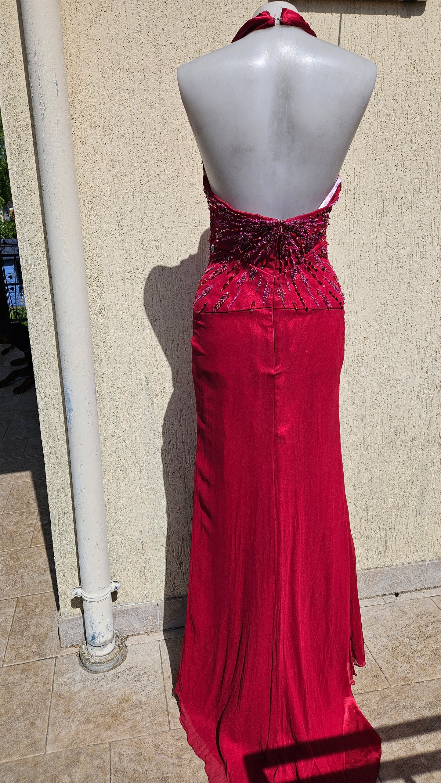 Vestido fucsia de seda bordada