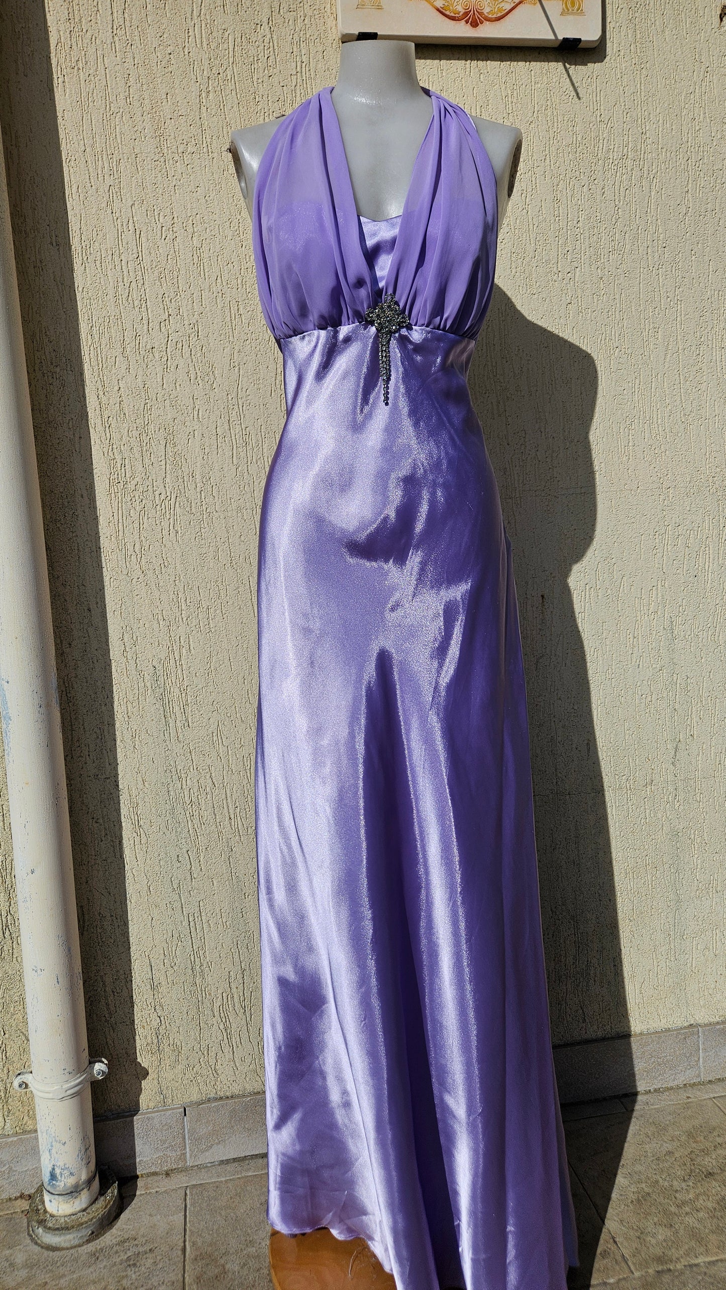 Vestido de satén lila