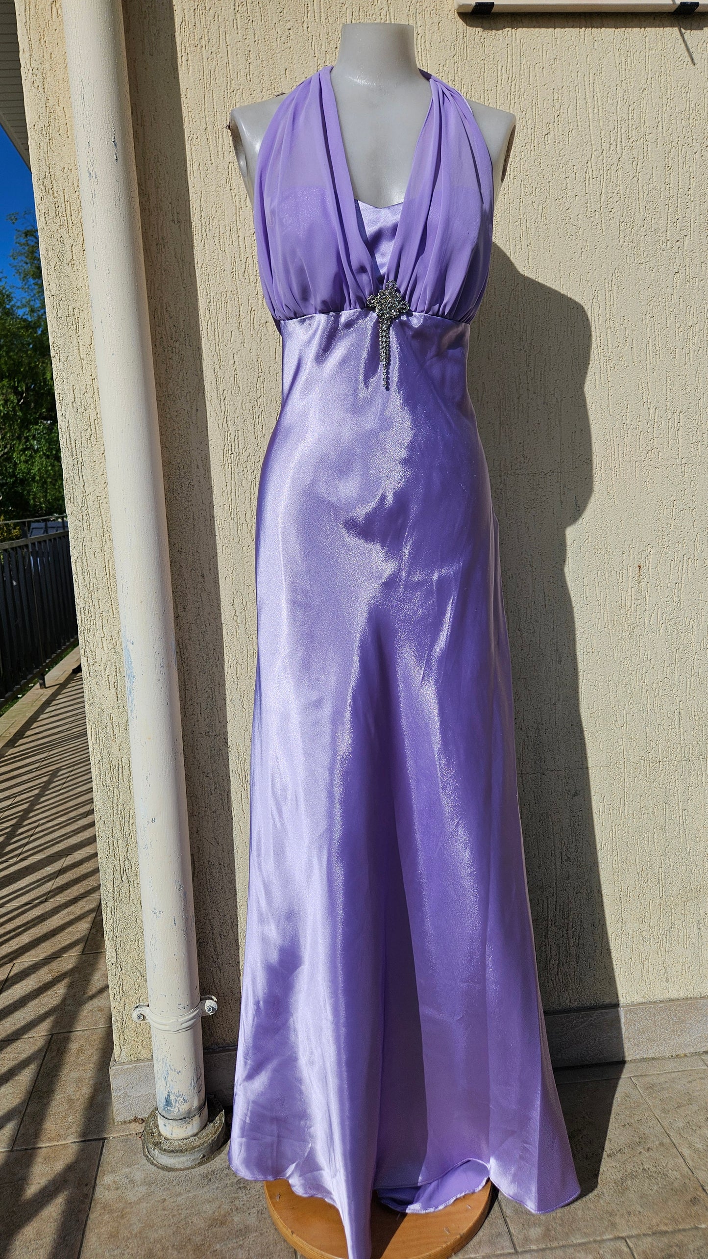 Vestido de satén lila