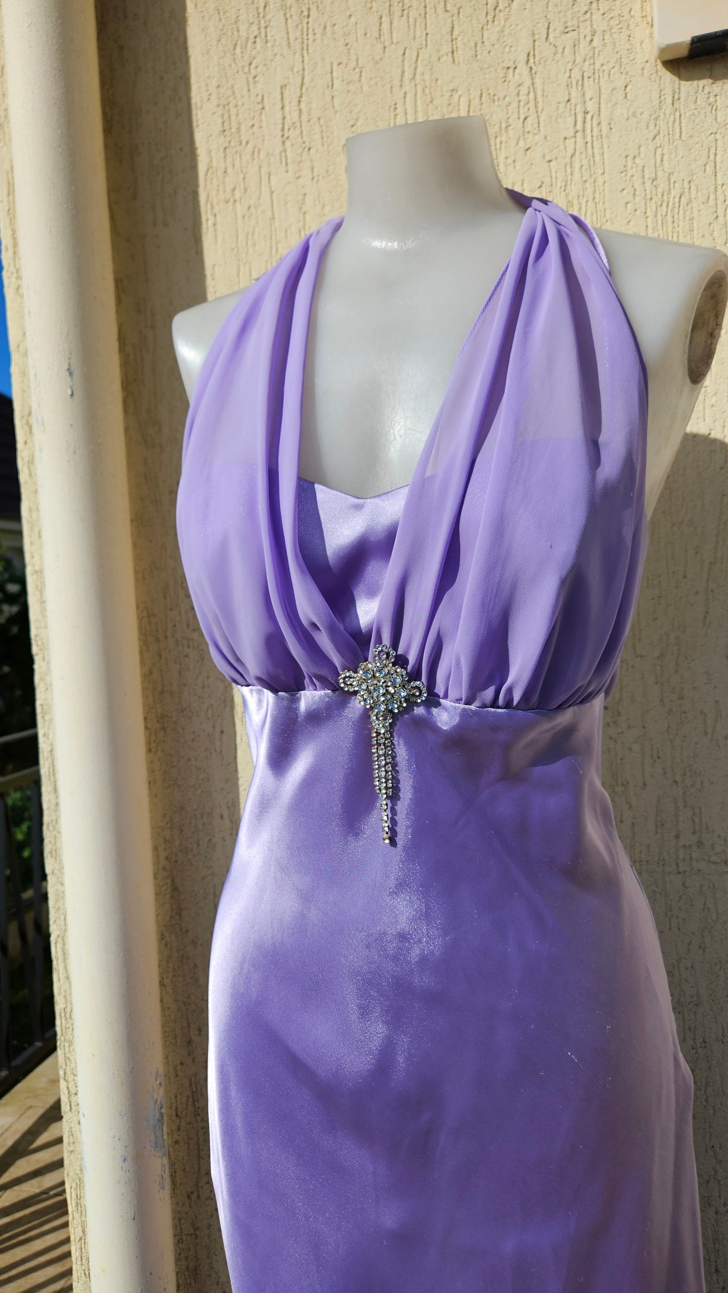 Vestido de satén lila