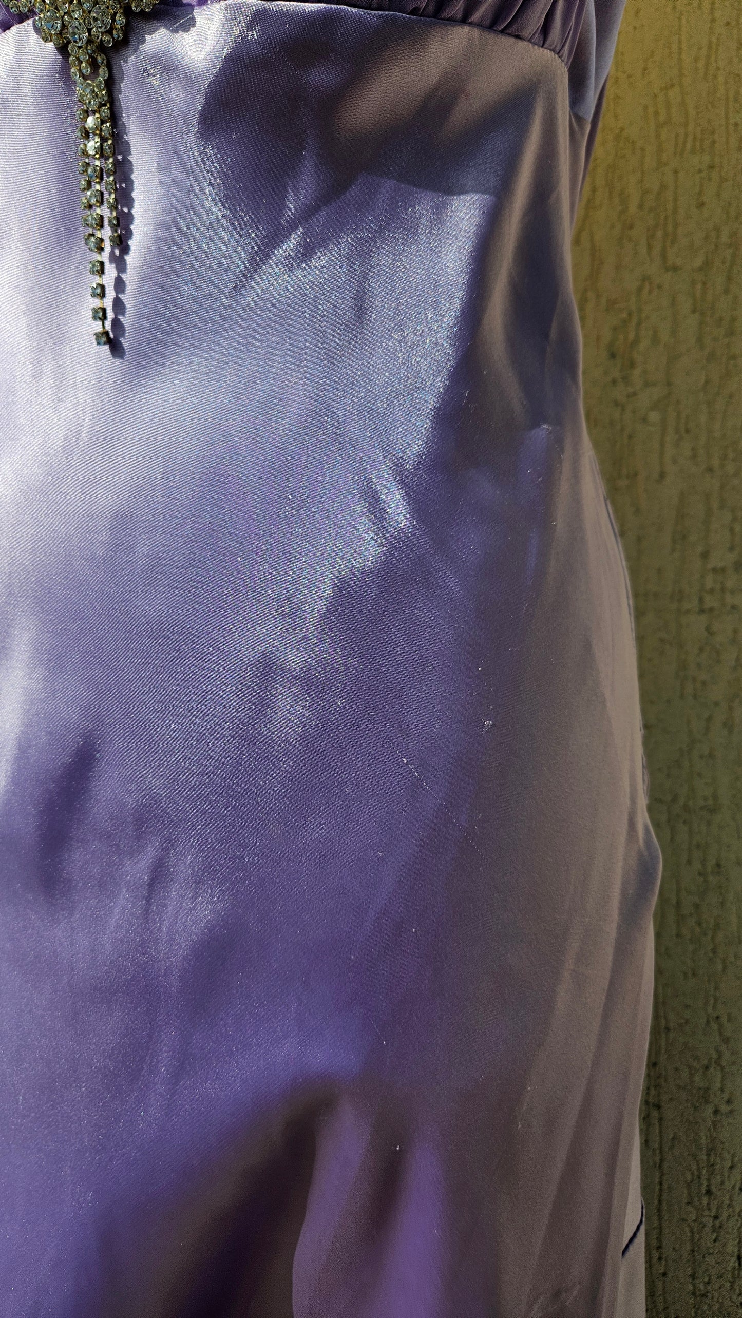 Vestido de satén lila