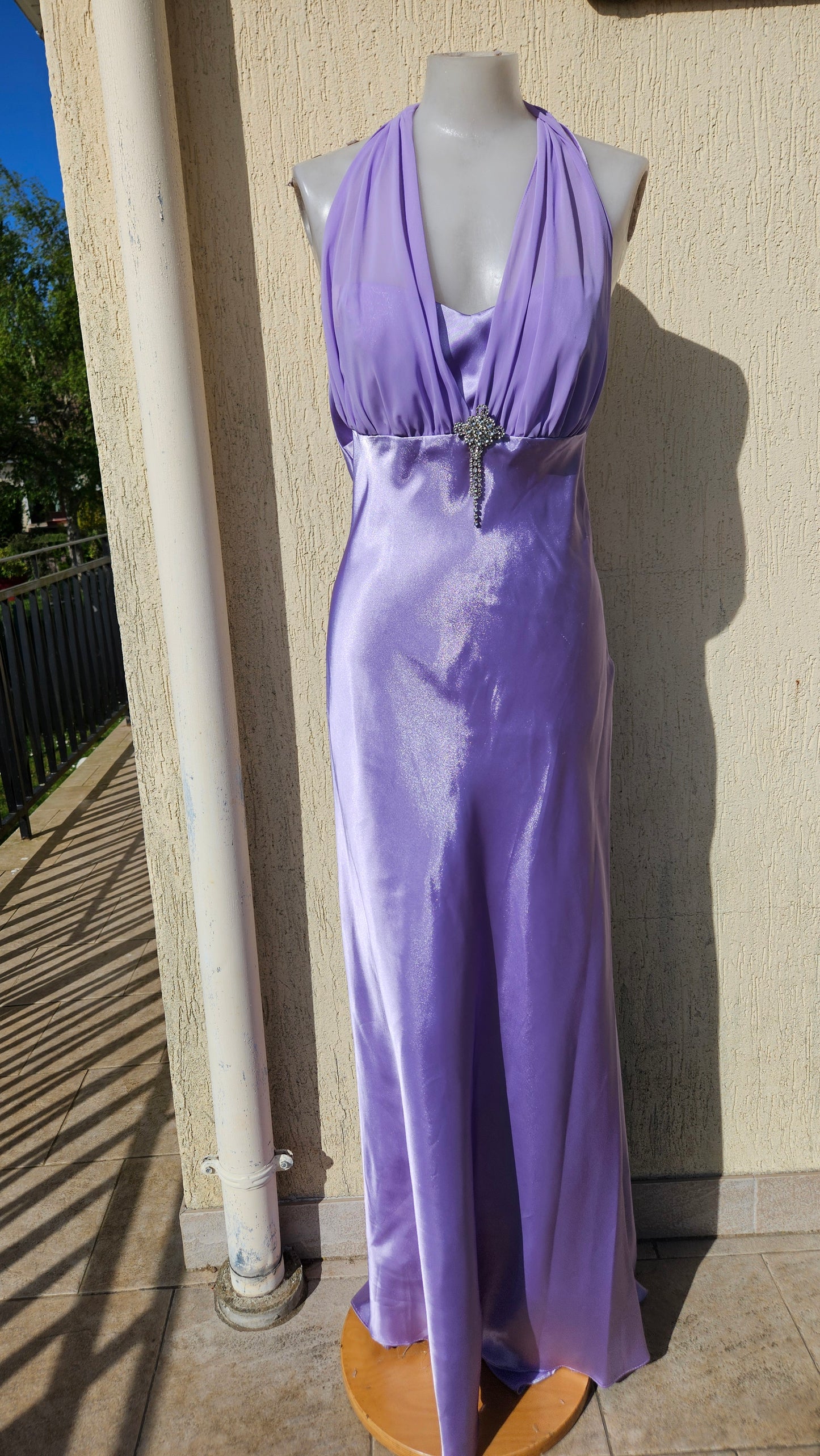 Vestido de satén lila