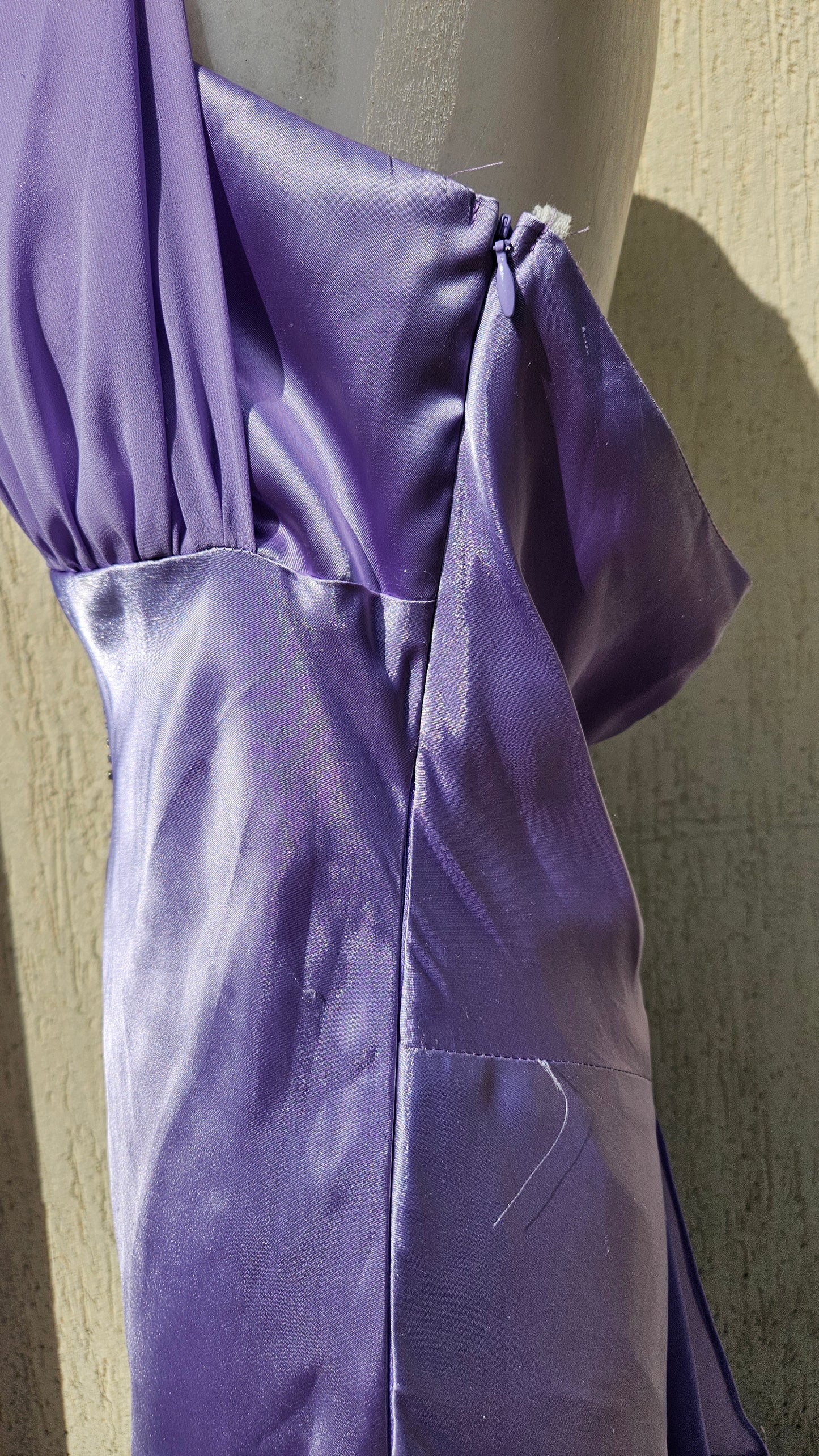 Vestido de satén lila