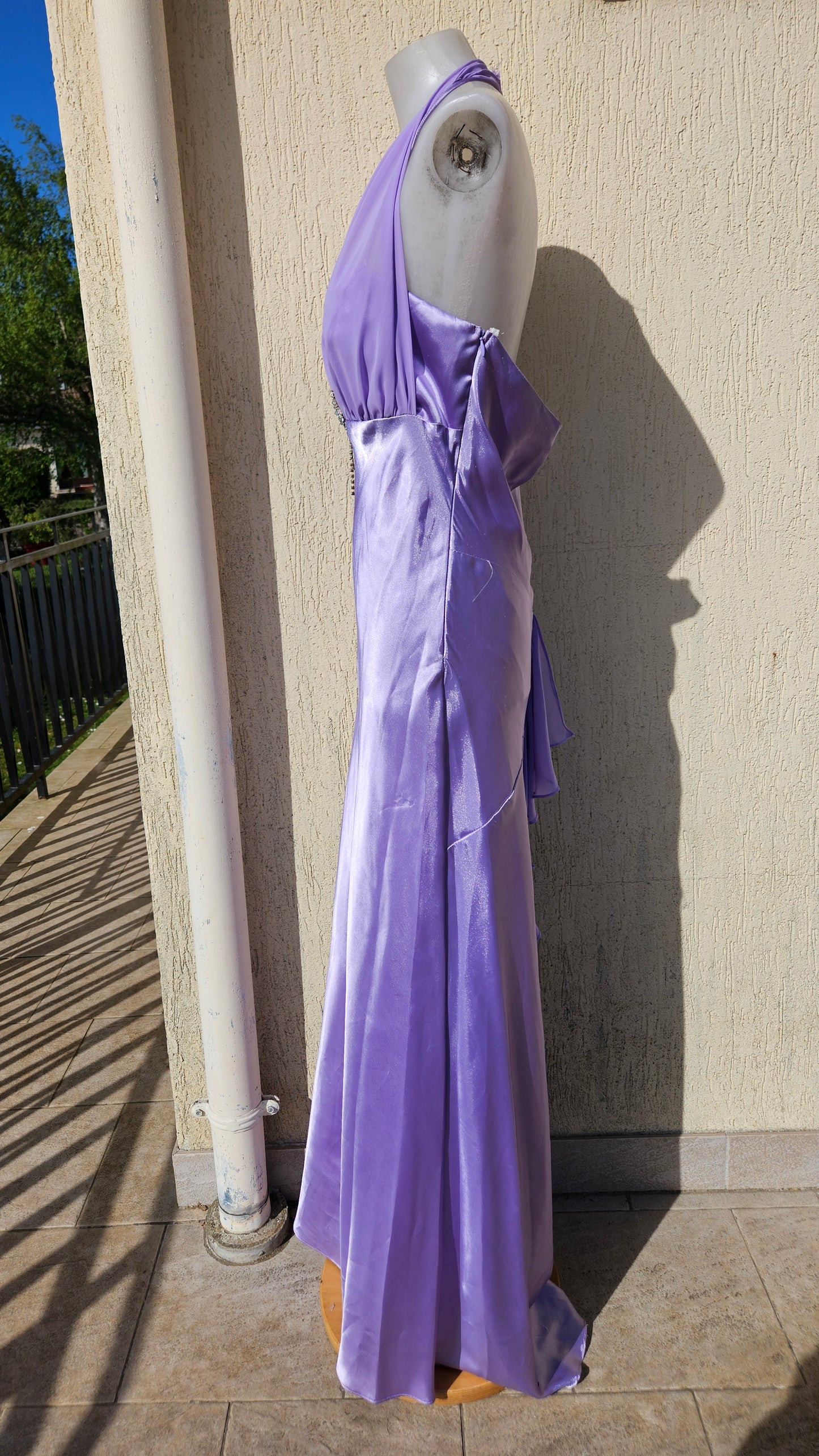 Vestido de satén lila