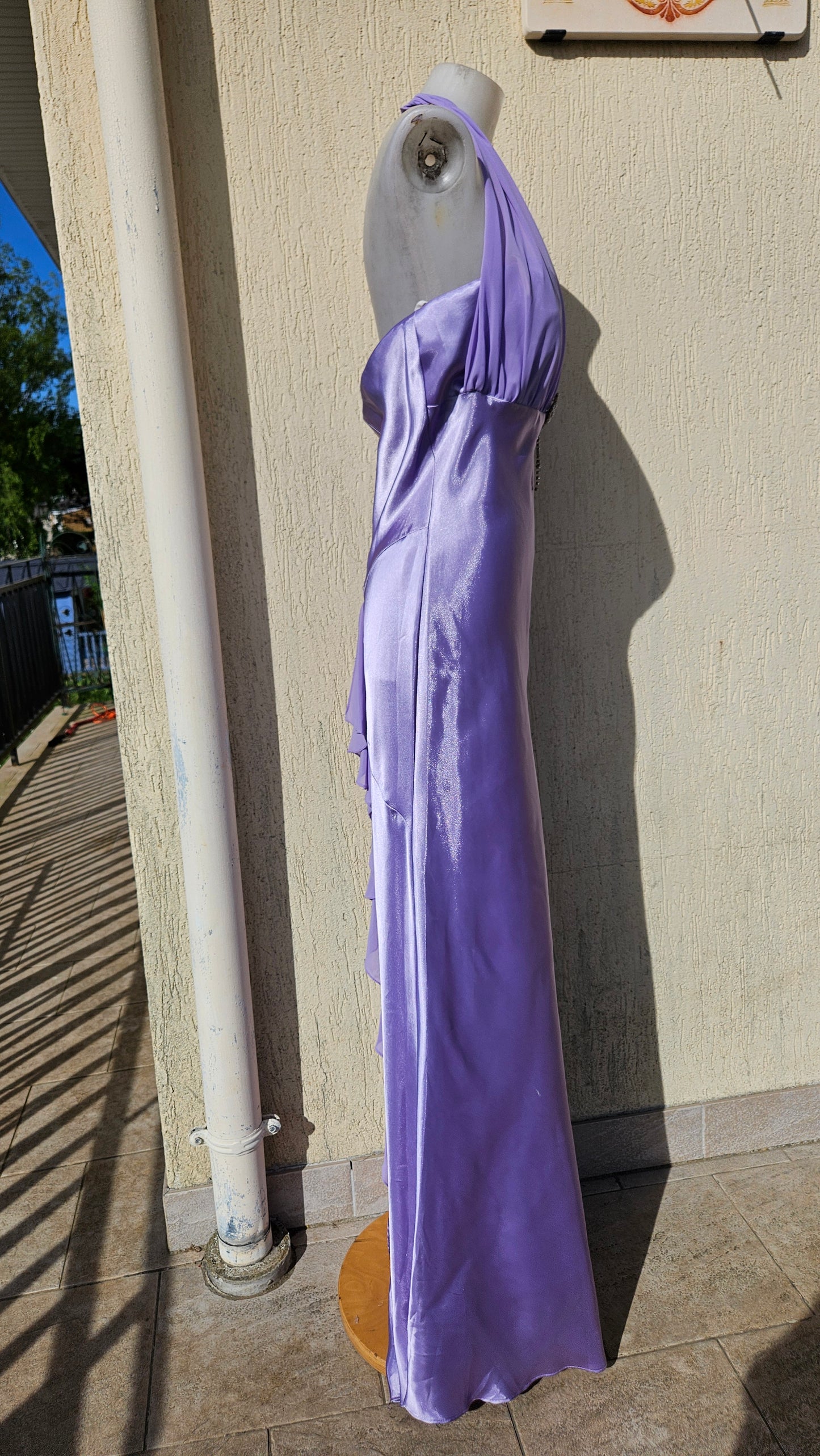 Vestido de satén lila