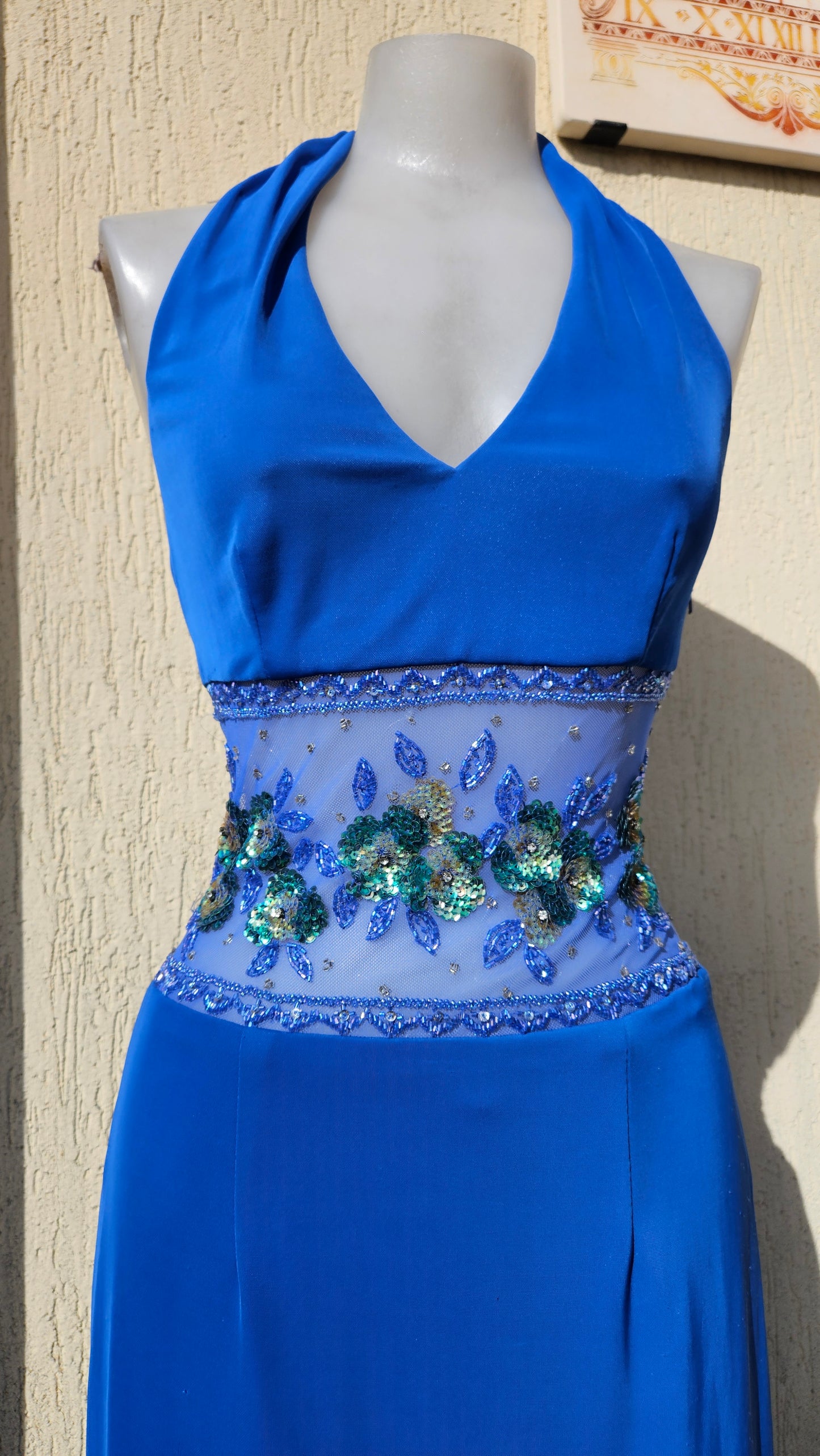 Robe de soirée bleue électrique brodée