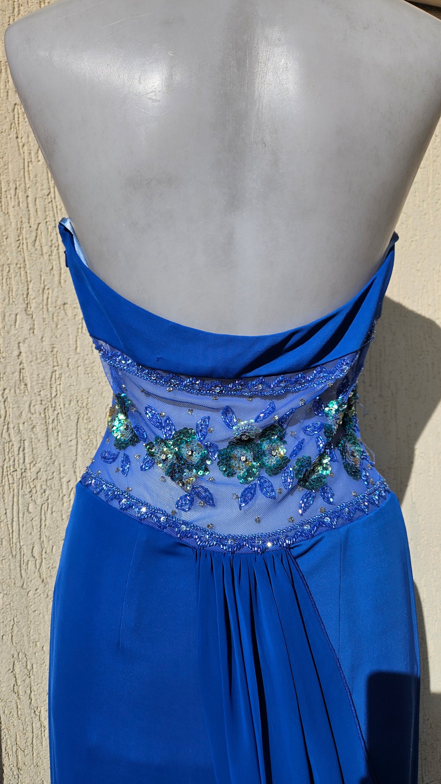 Robe de soirée bleue électrique brodée