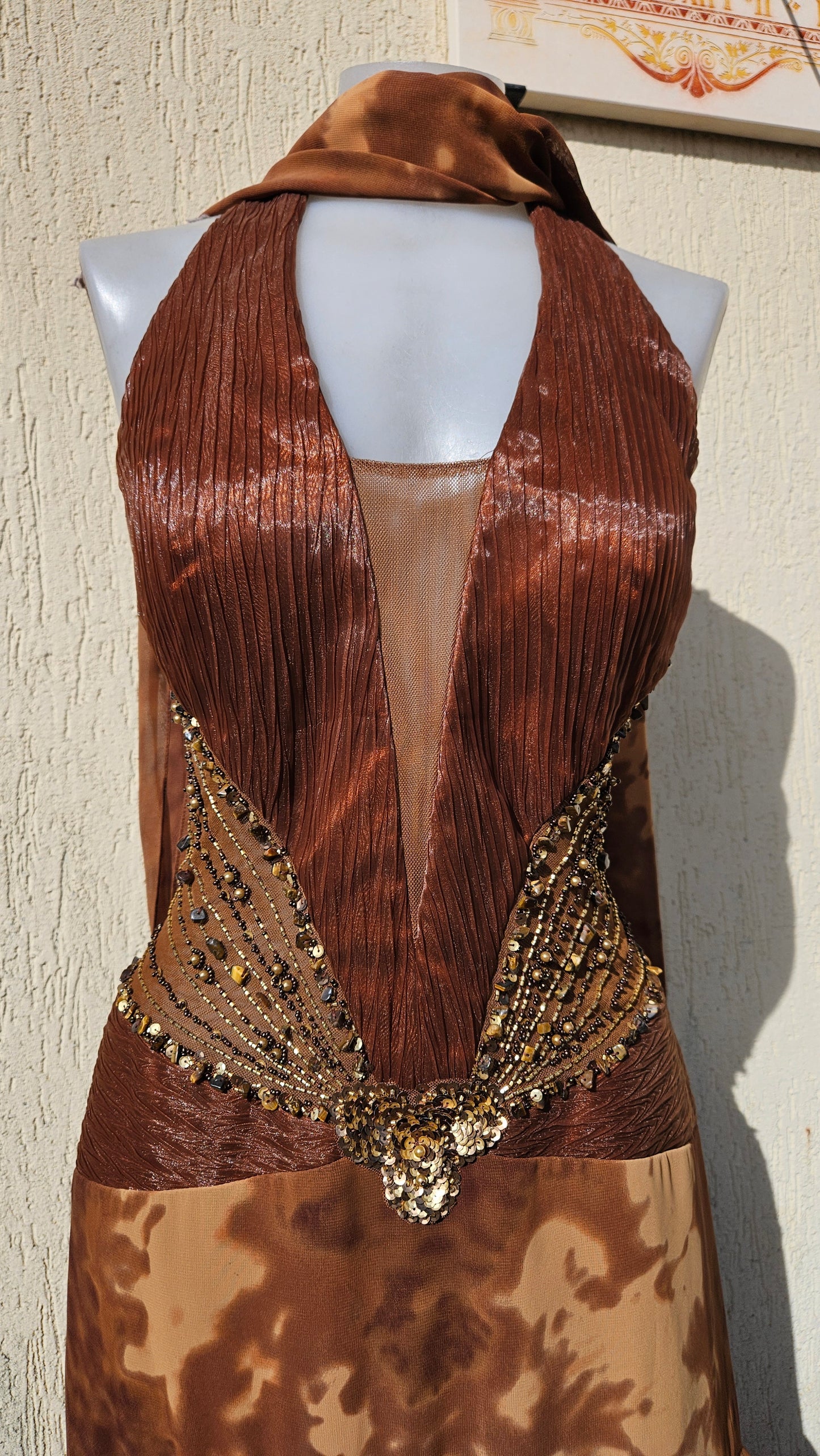 Embroidered brown backless dress