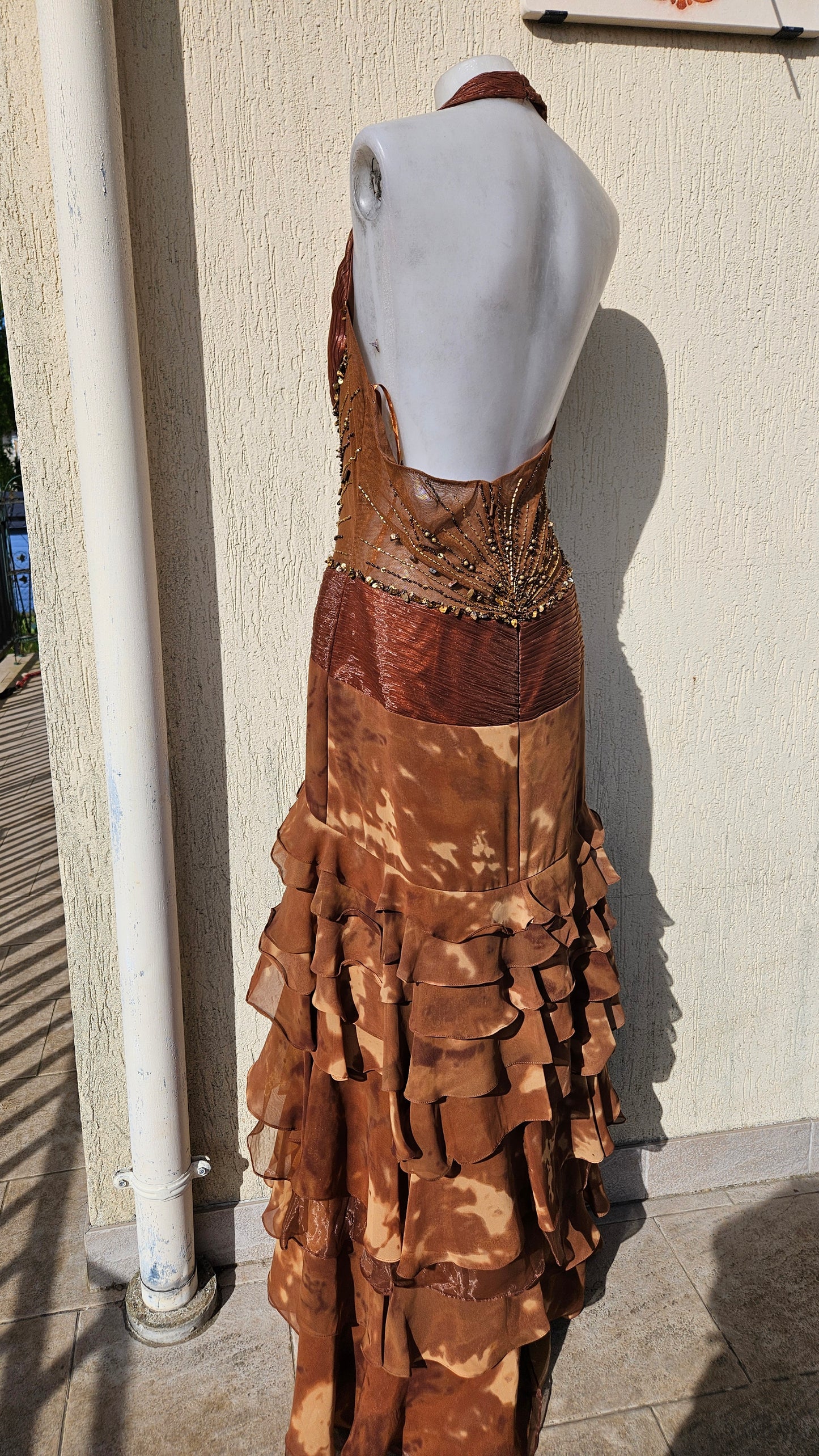 Embroidered brown backless dress