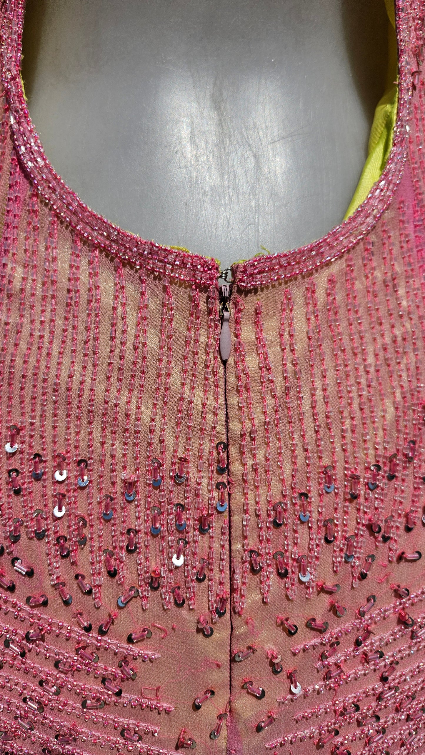 Robe rose en soie brodée Adrianna Papell
