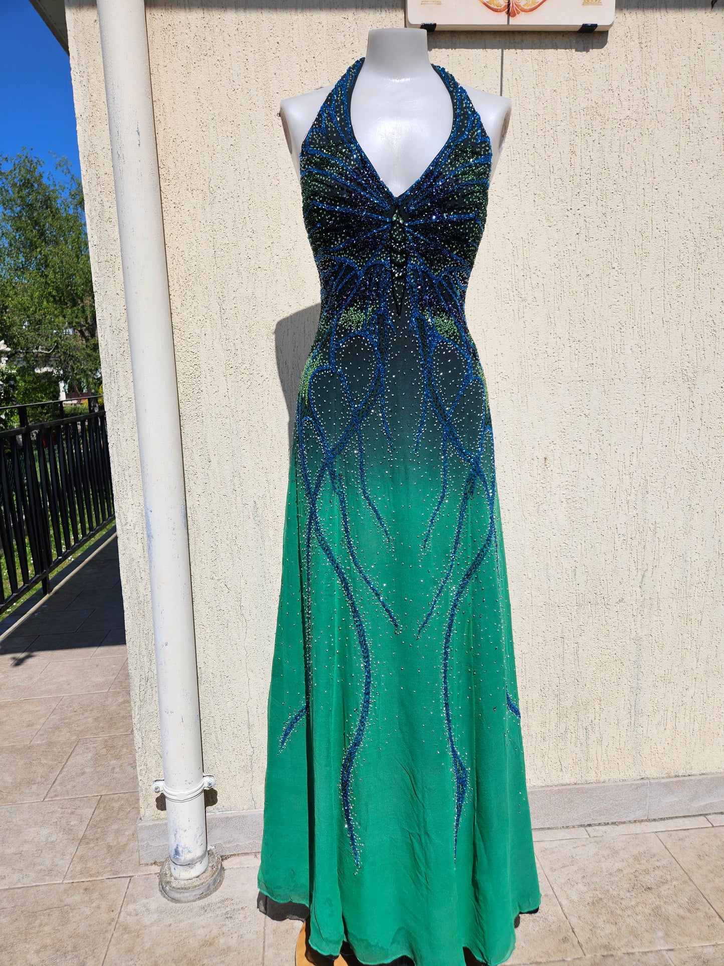 Robe en soie brodée Alyce Designs