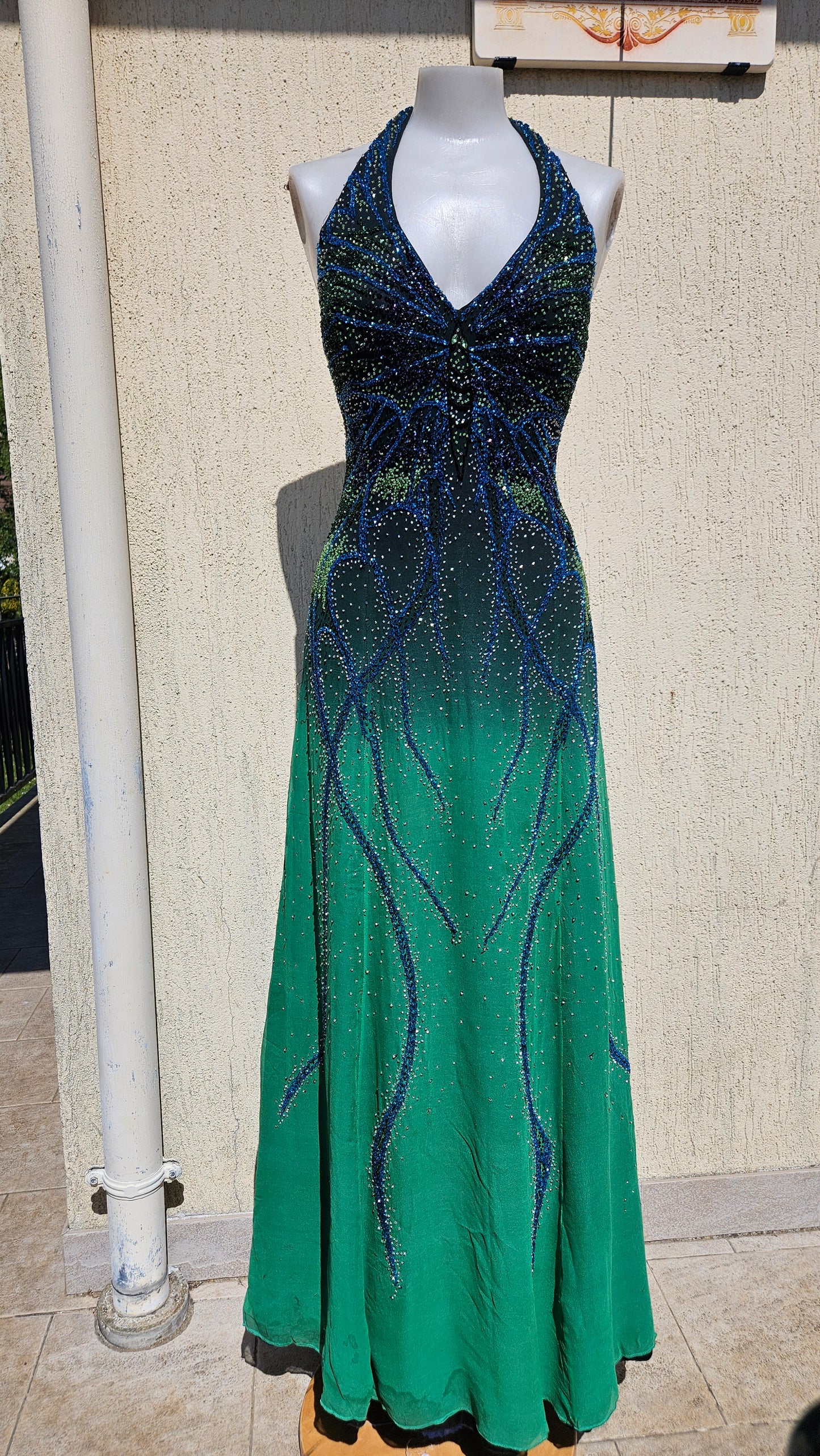 Robe en soie brodée Alyce Designs