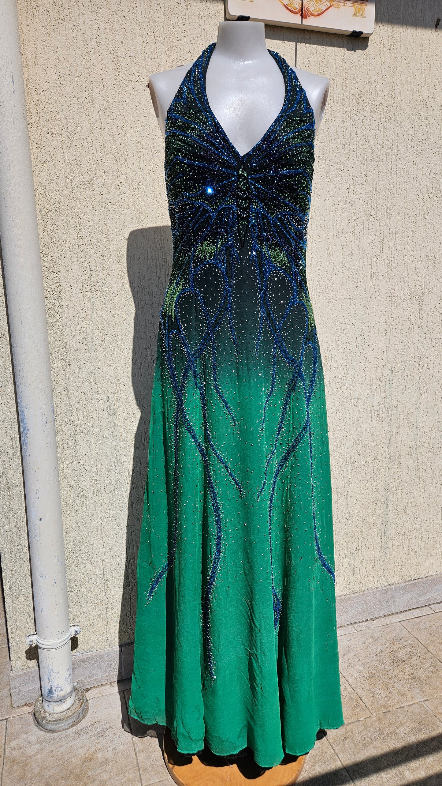 Robe en soie brodée Alyce Designs