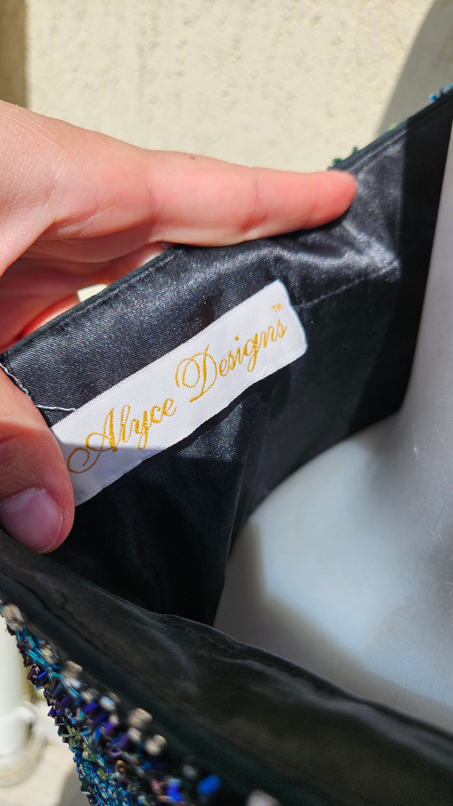 Robe en soie brodée Alyce Designs