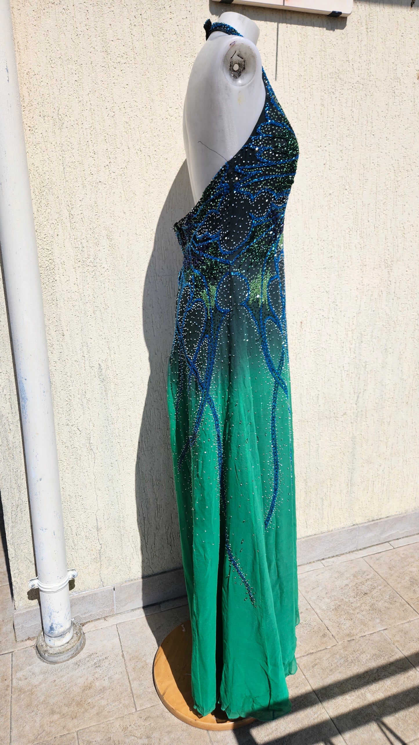 Robe en soie brodée Alyce Designs