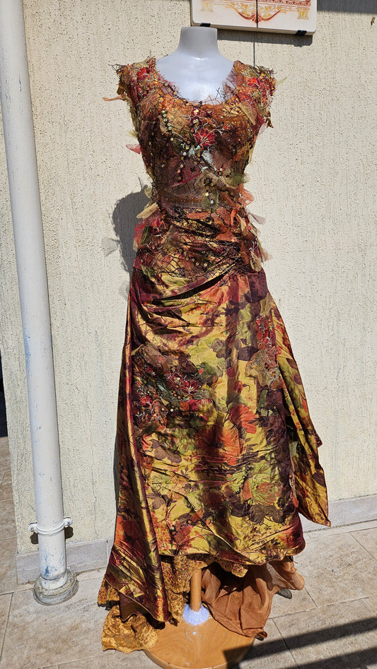 Robe de soirée brodée ton automnal