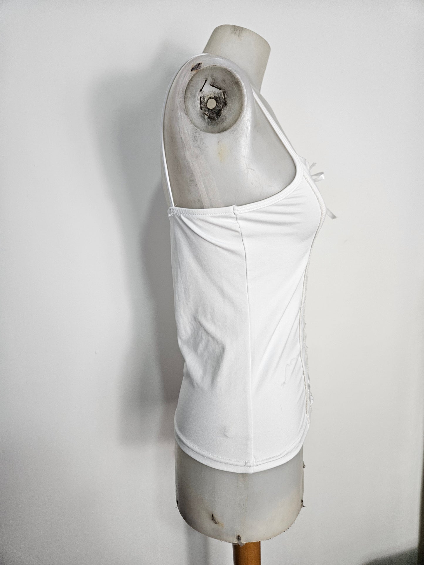 Haut blanc avec laçage