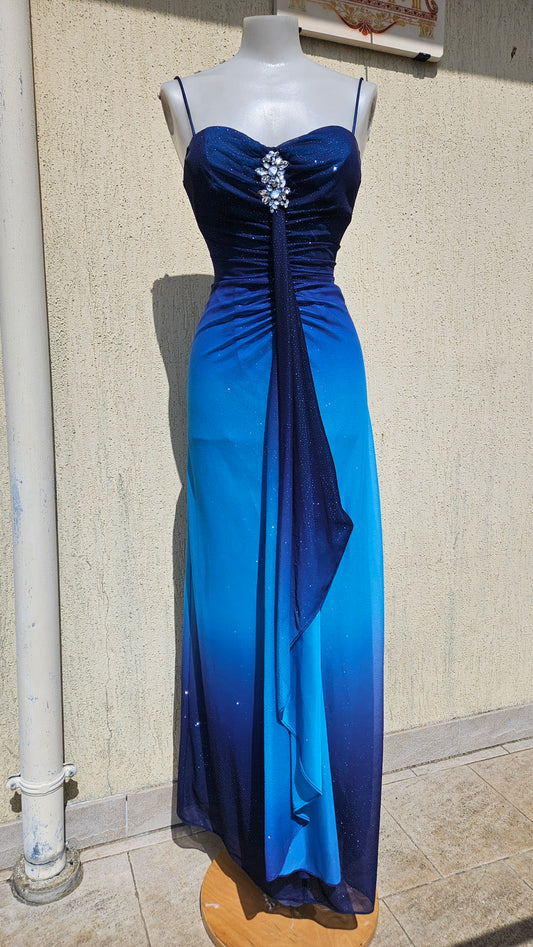 Stunning Y2K ombre blue evening gown. Features a sparkly glitter finish, sweetheart neckline, and a rhinestone center detail. Elegant floor-length mermaid silhouette.