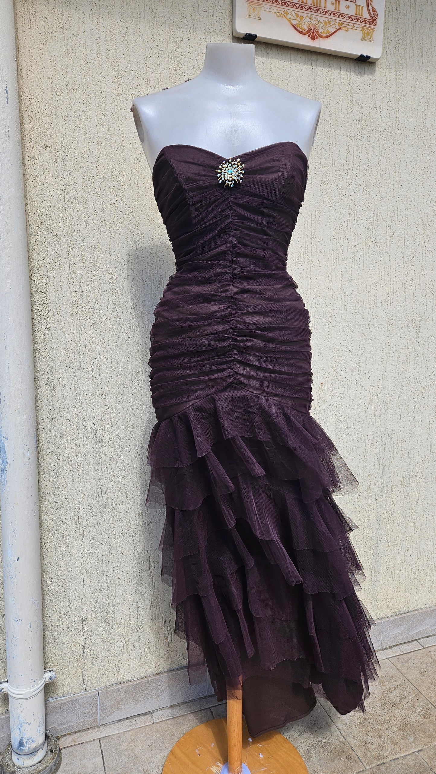 Robe marron à volants Caché