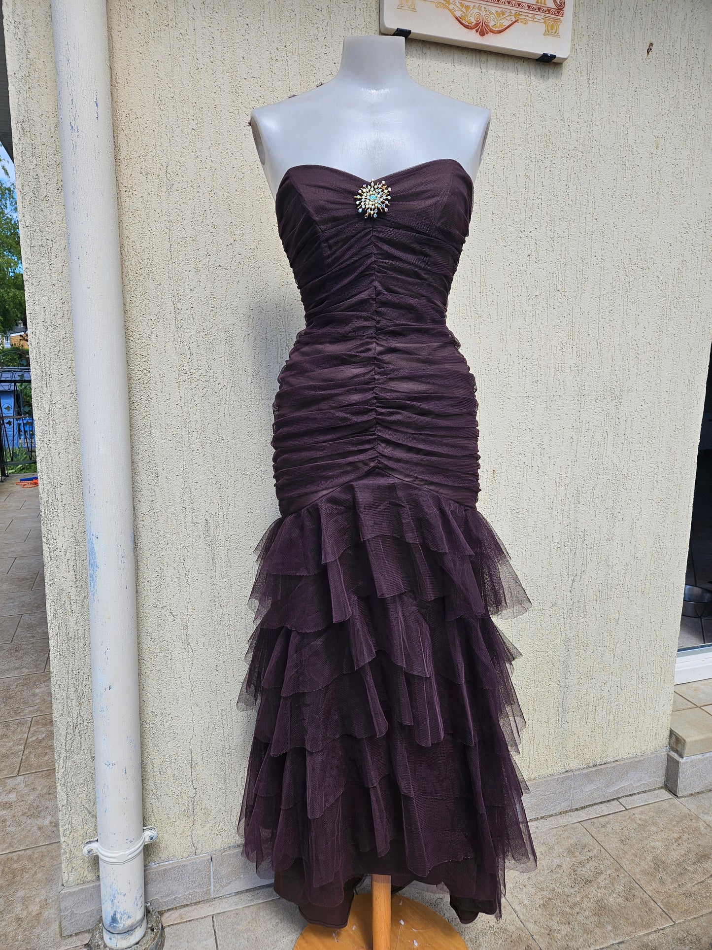 Robe marron à volants Caché