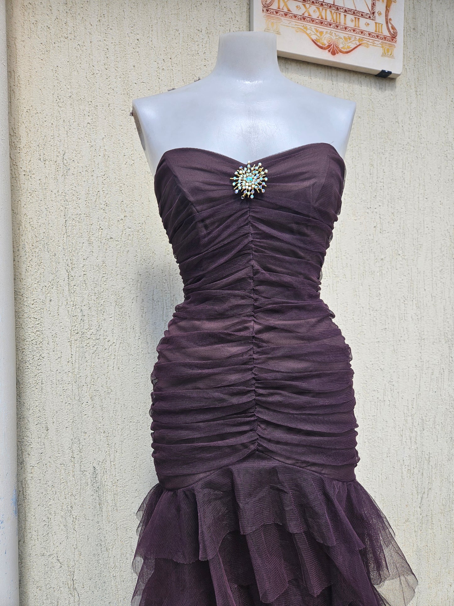 Robe marron à volants Caché