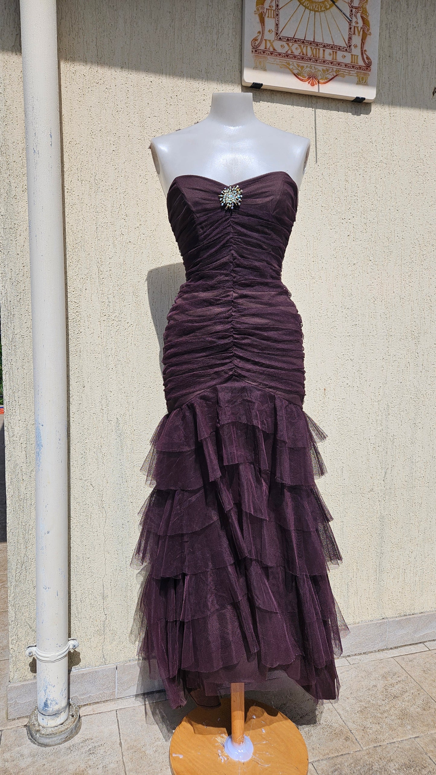 Robe marron à volants Caché