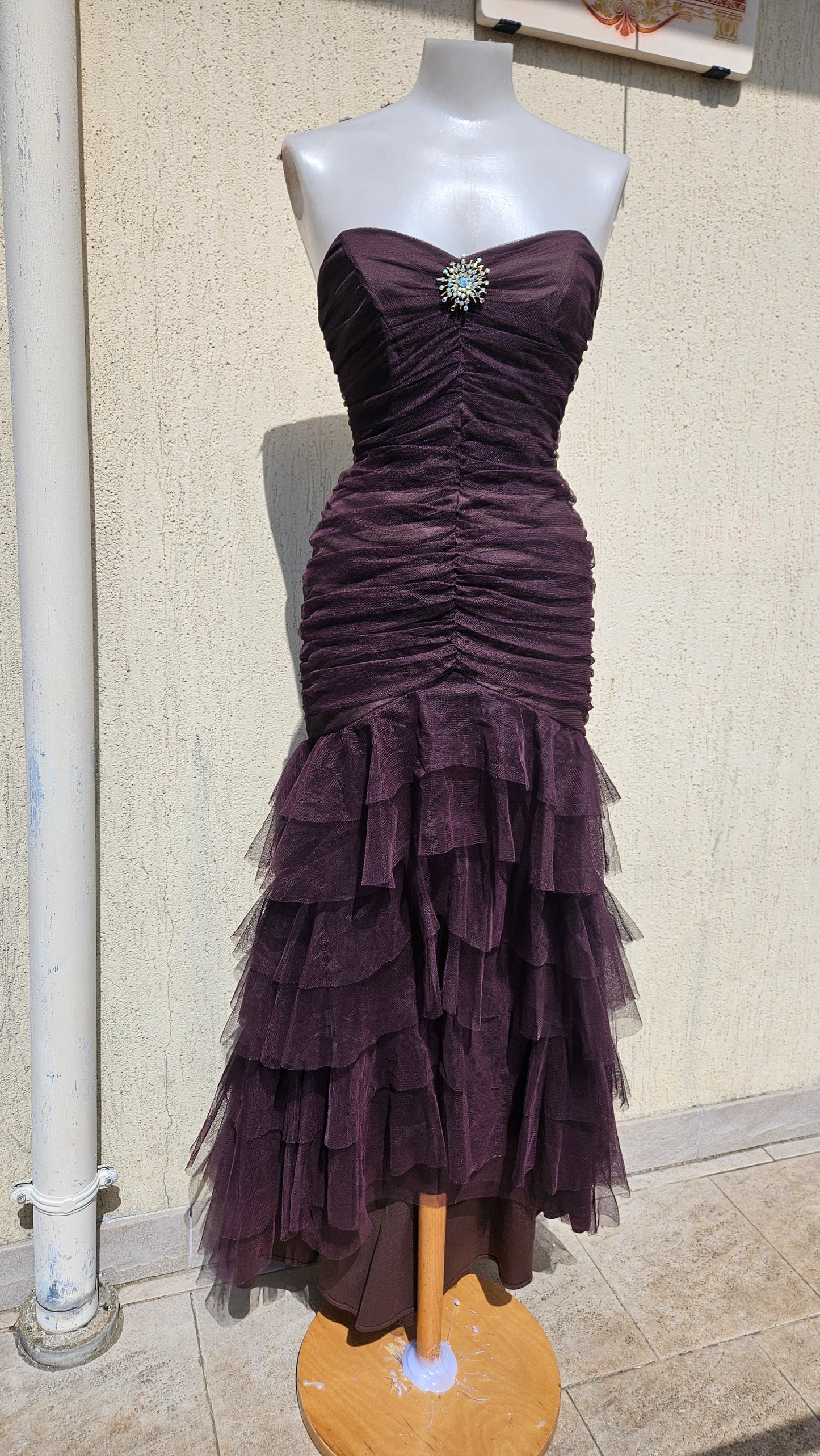Robe marron à volants Caché