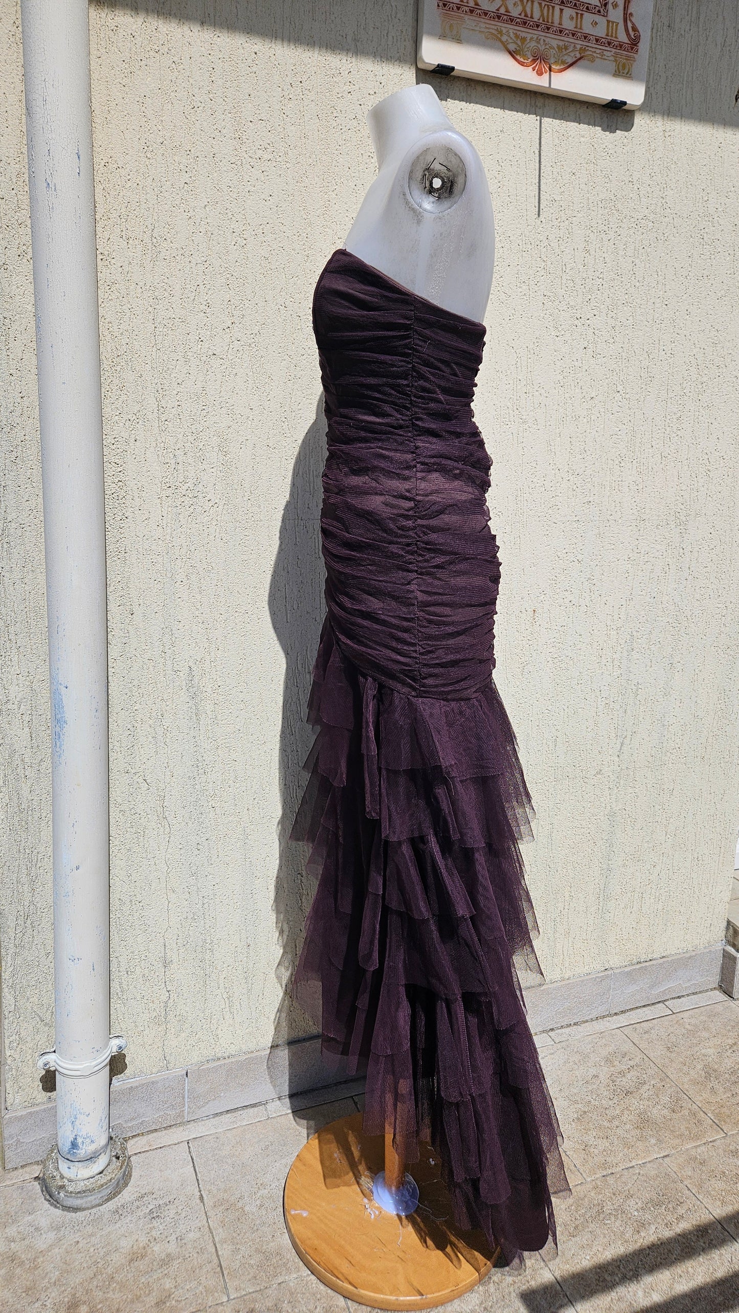 Robe marron à volants Caché