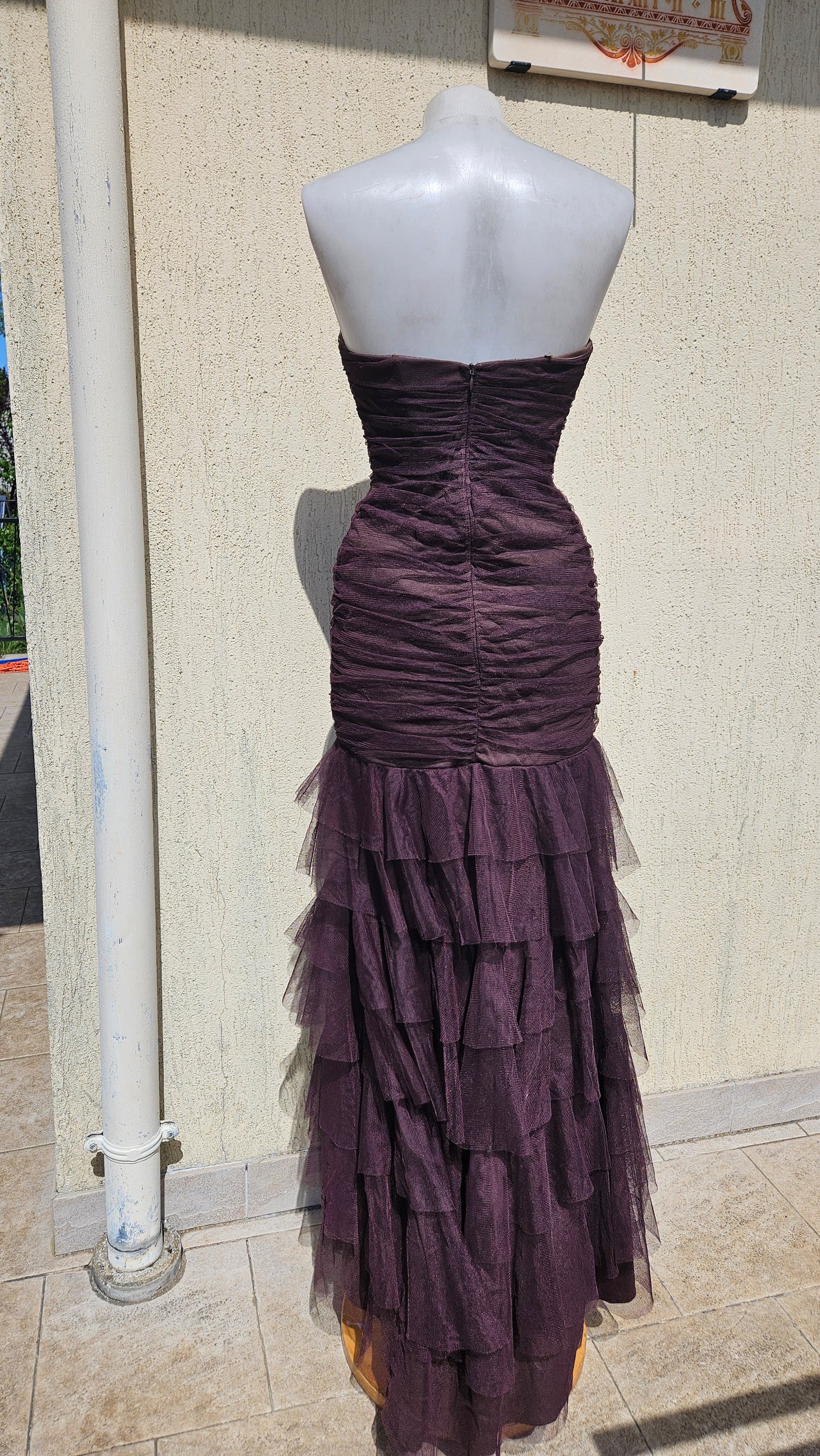 Robe marron à volants Caché