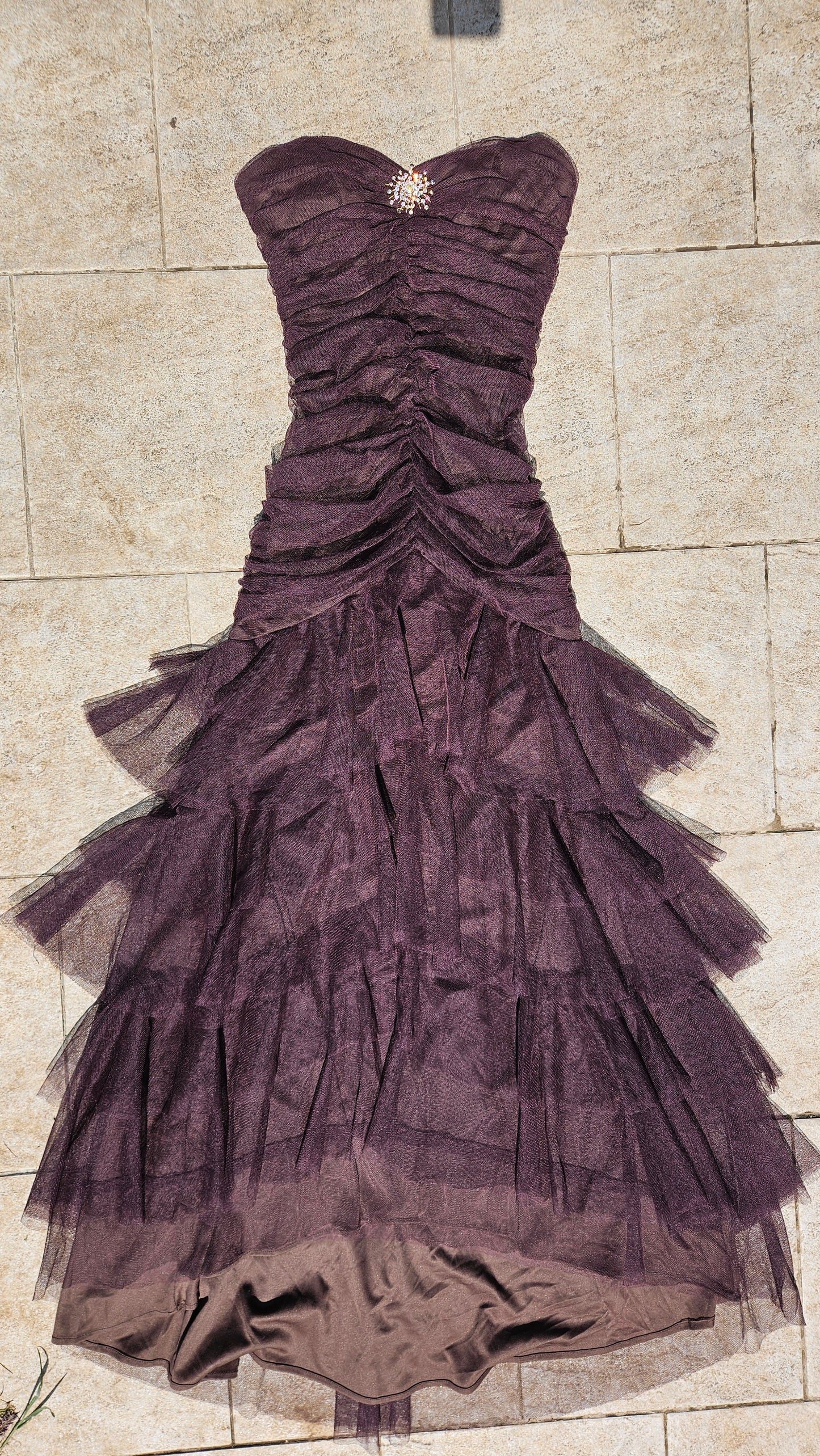 Robe marron à volants Caché